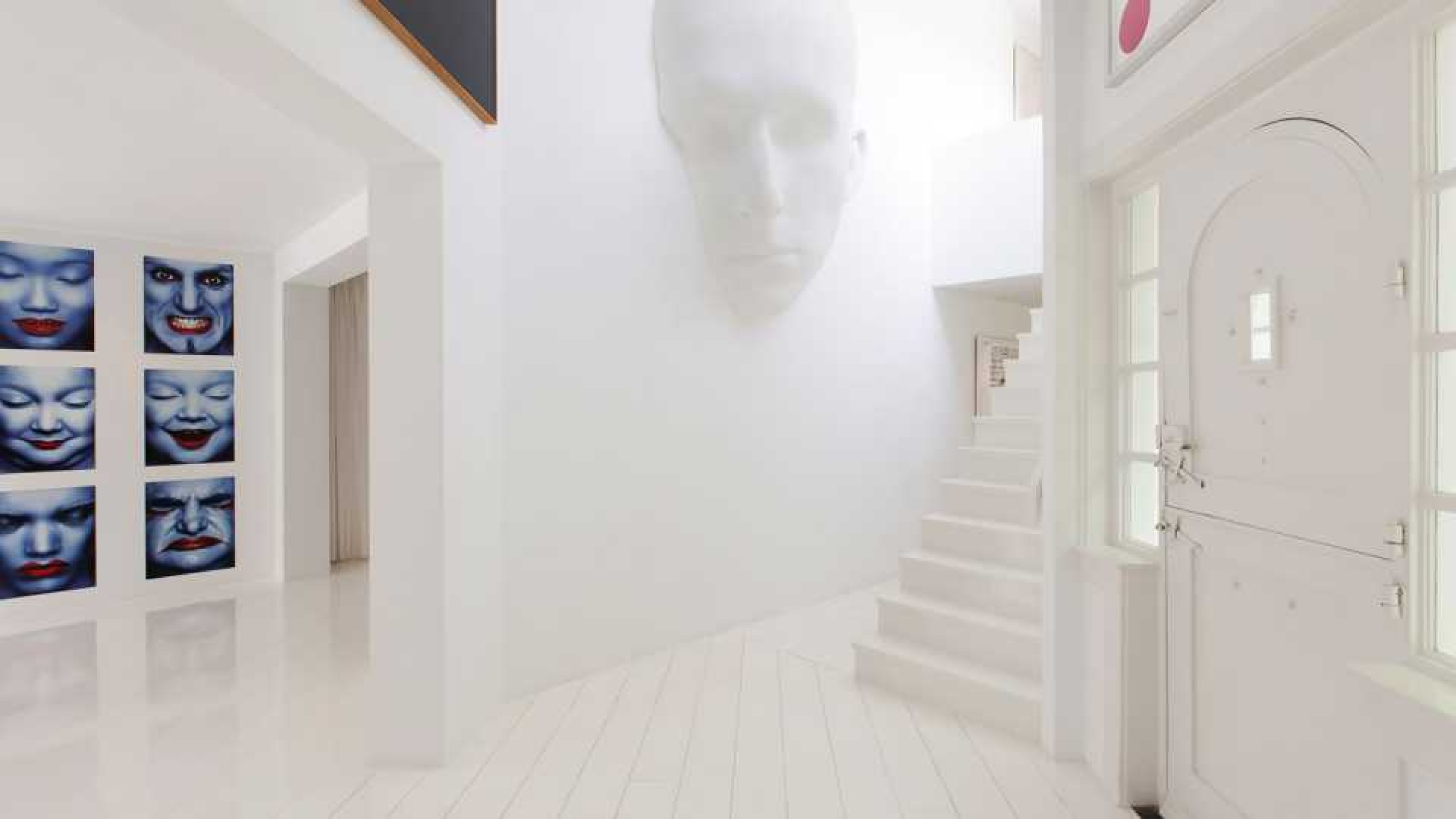 Waanzinnige villa van wijlen Jan des Bouvrie te koop. Zie foto's 3