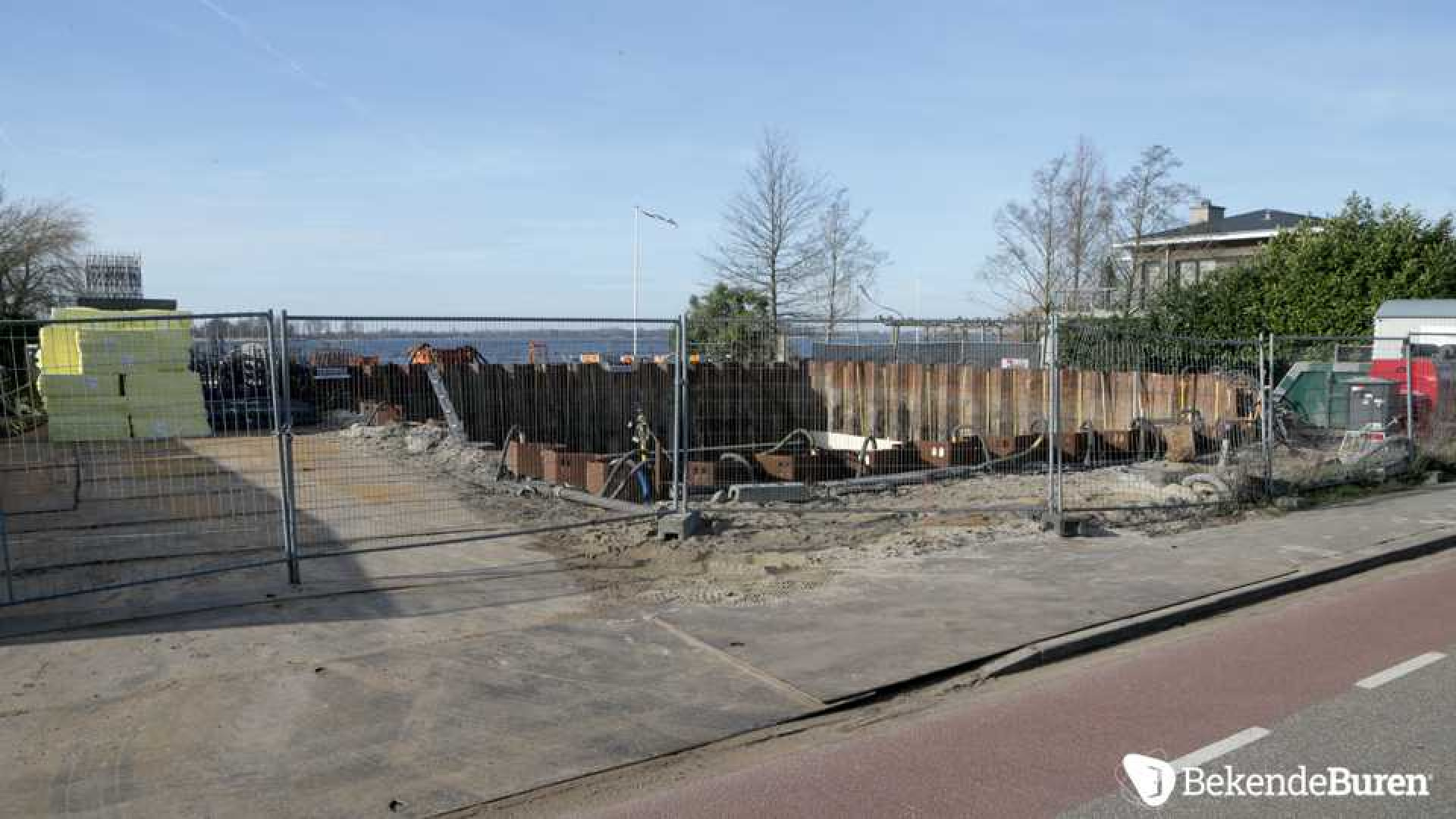 Eindelijk is men begonnen met de bouw van de villa van Mabel Wisse Smit. Zie de eerste beelden! 2