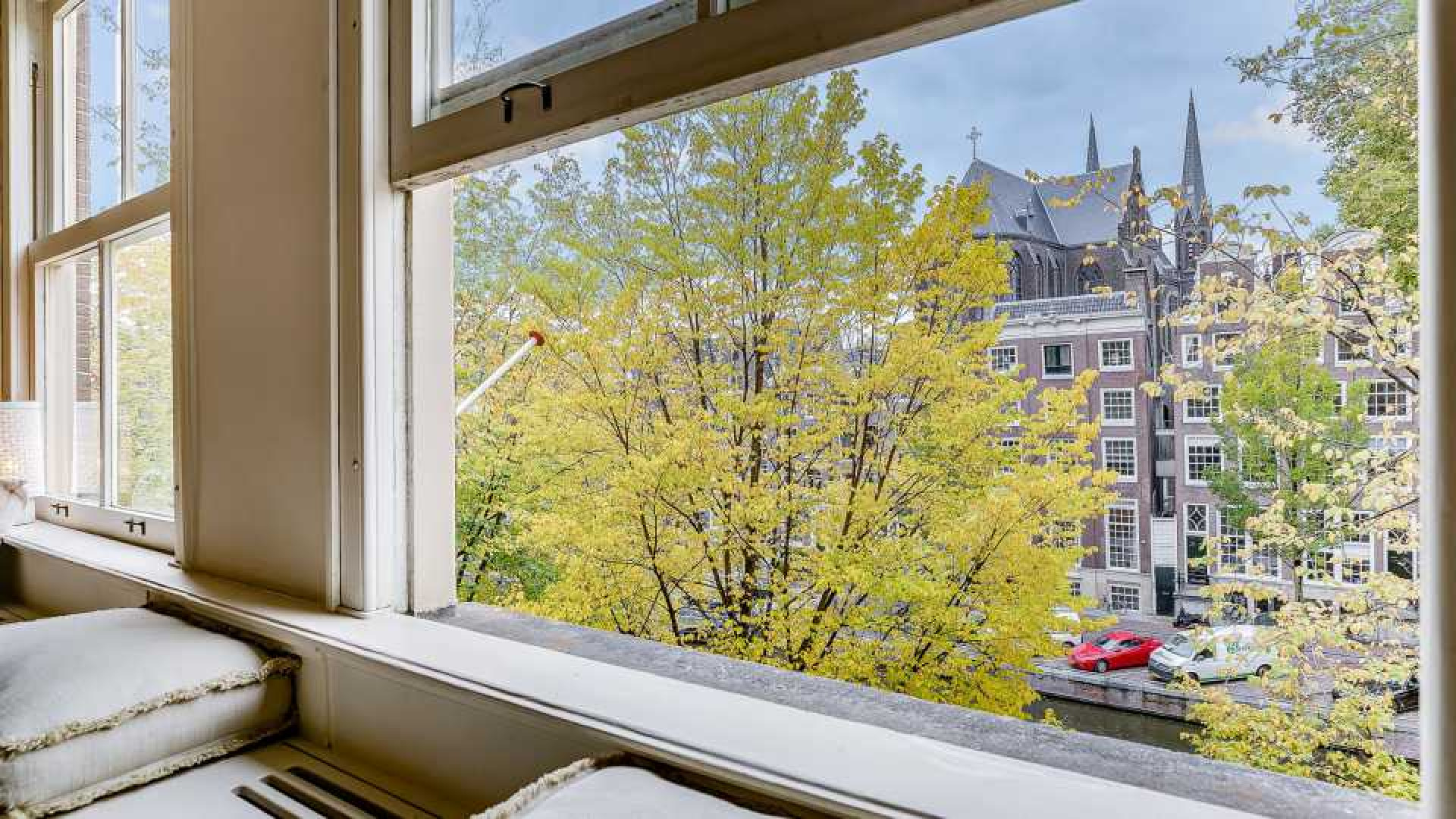 Sander Schimmelpenninck koopt luxe Amsterdamse grachten appartement. Zie foto's