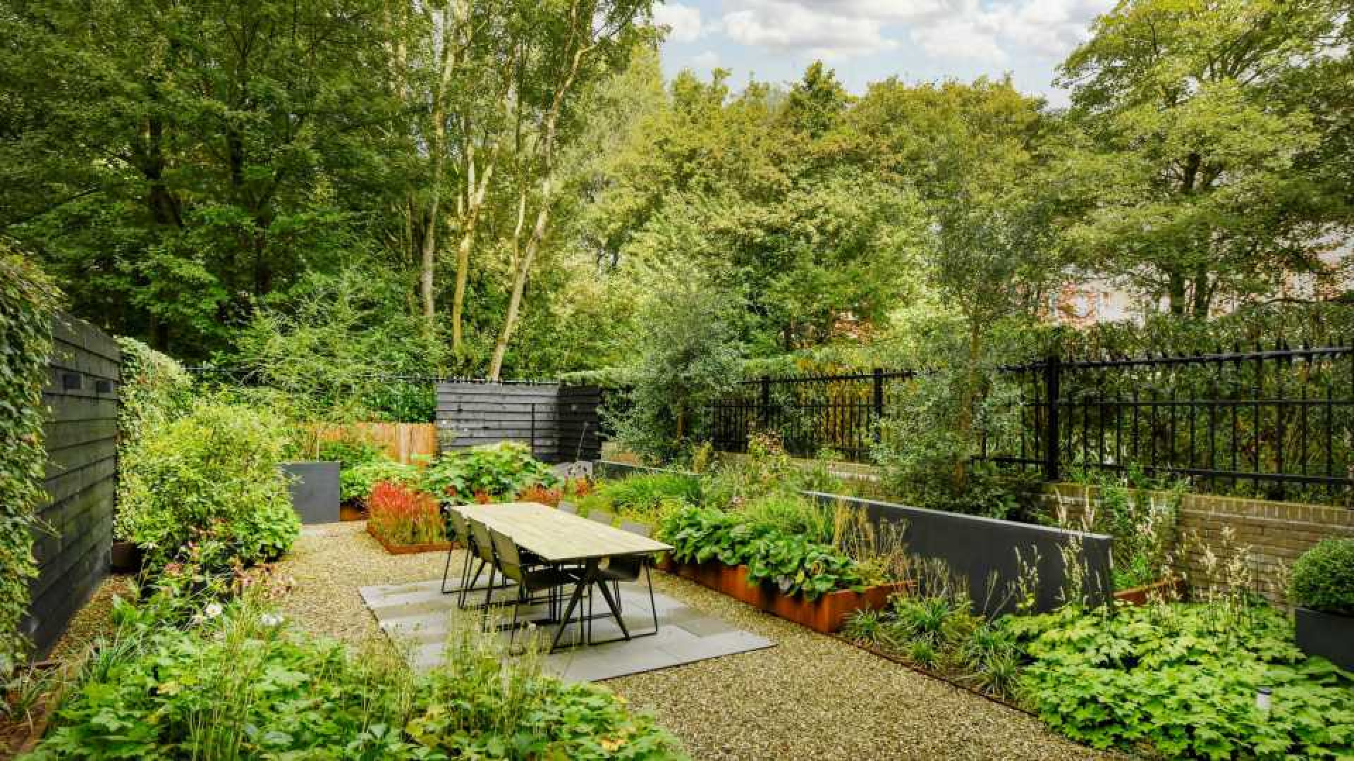 Albert Verlinde zet zijn luxe optrekje aan het Vondelpark te koop. Zie foto's 7