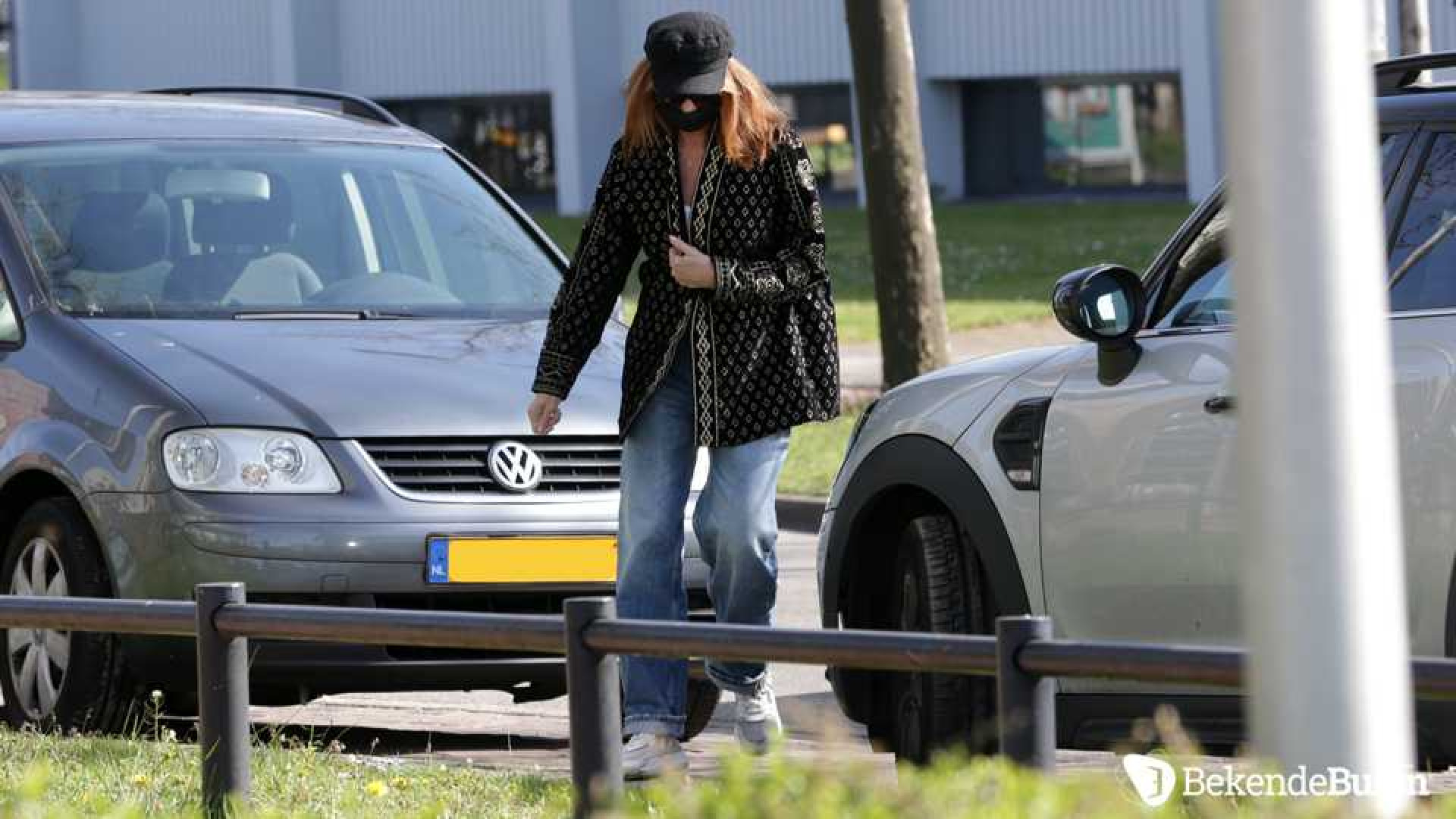 Zie exclusieve beelden van kliniekbezoek Leontine Borsato. Zie foto's 6