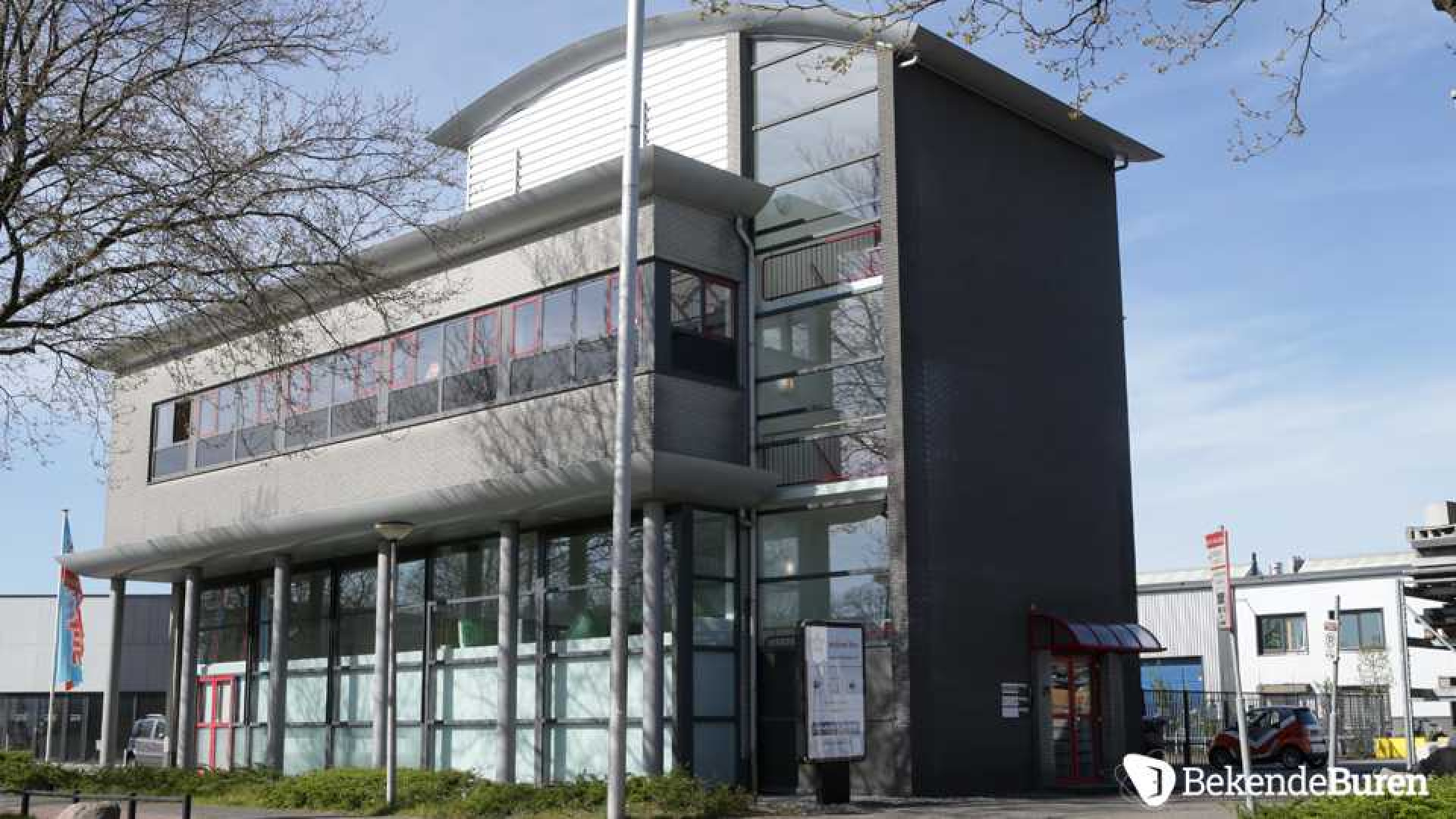 Zie exclusieve beelden van kliniekbezoek Leontine Borsato. Zie foto's 9