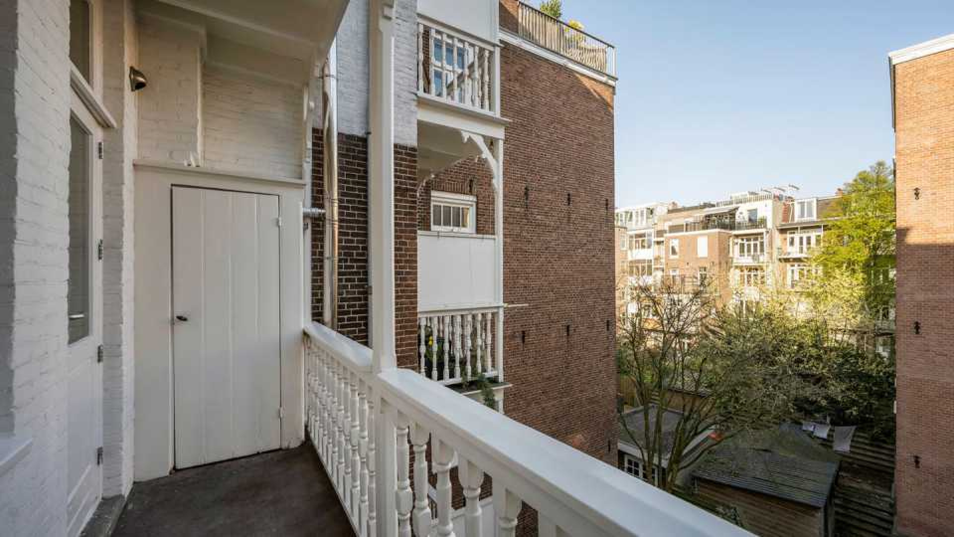 Jan des Bouvrie jr zet van vader gekocht appartement te koop. Zie foto's 6