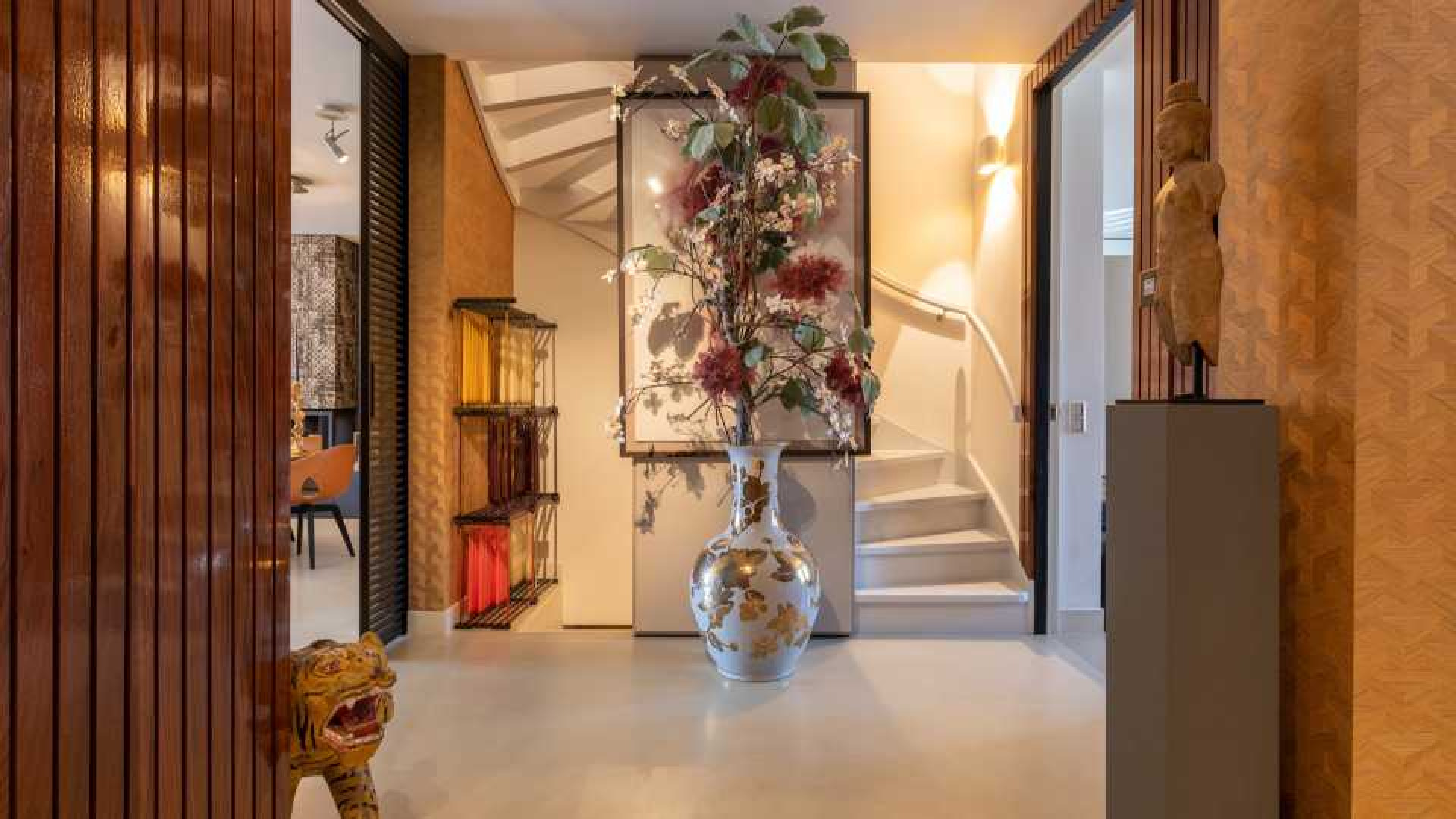 Herman den Blijker zet de hakbijl in vraagprijs van zijn luxe Rotterdamse villa.  Zie foto's 3