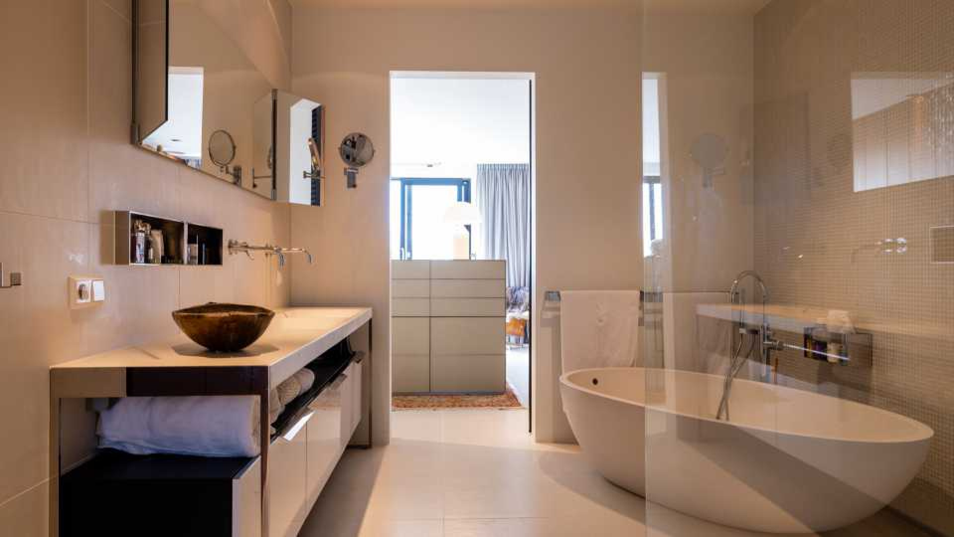 VERKOCHT: Herman den Blijker heeft na dramatische prijsontwikkeling eindelijk zijn villa verkocht. Zie foto's 16
