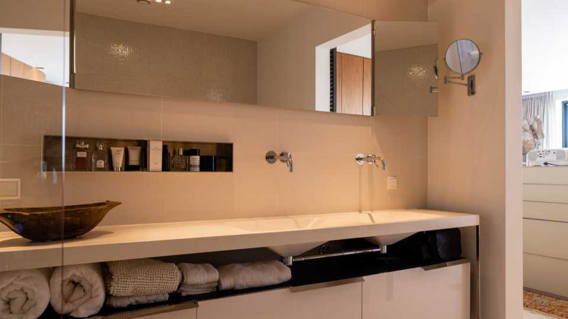 VERKOCHT: Herman den Blijker heeft na dramatische prijsontwikkeling eindelijk zijn villa verkocht. Zie foto's 17