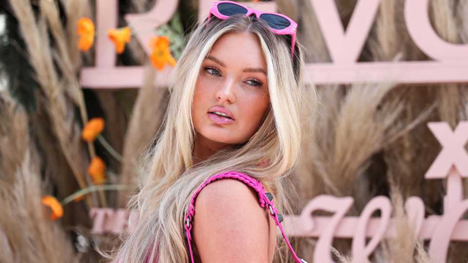 ZIEN: Top model Romee Strijd biedt gratis nachtje slapen aan in haar villa! 1