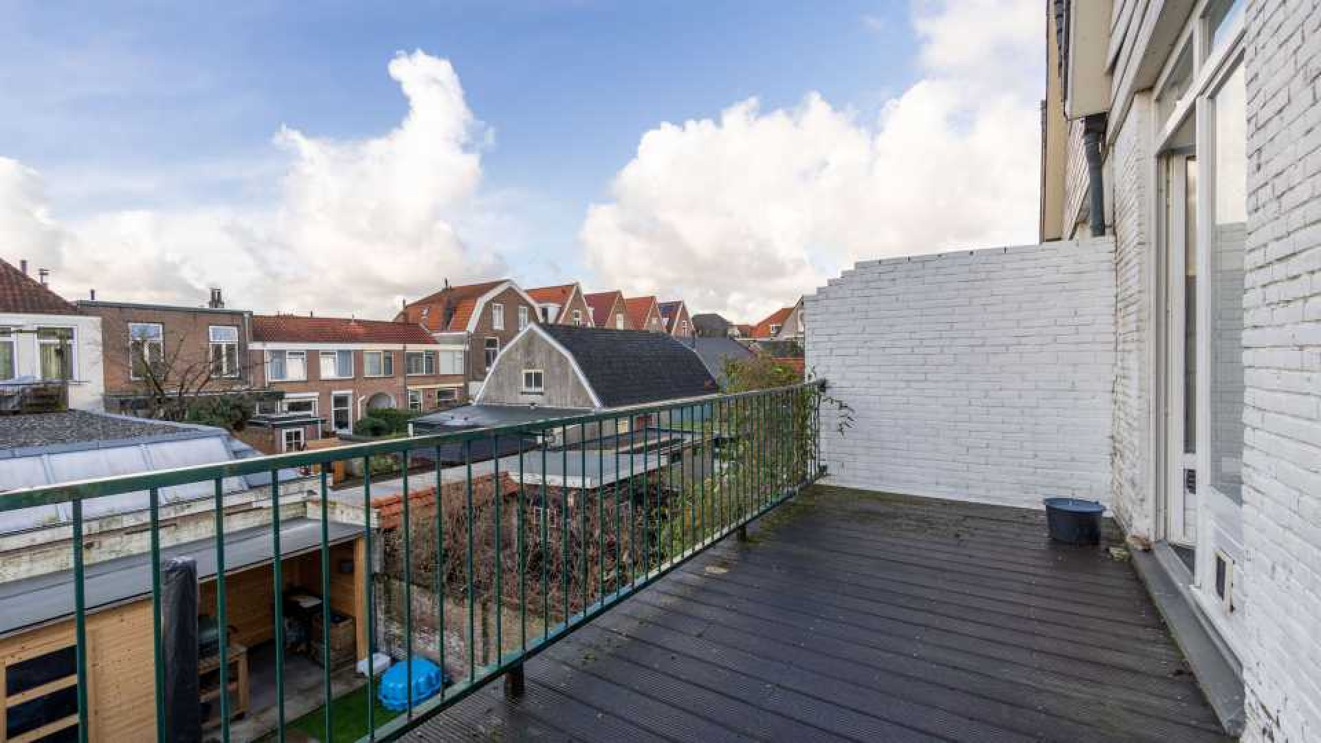 Lucille Werner koopt na zware overbieding dit herenhuis in Voorburg. Zie foto's 14