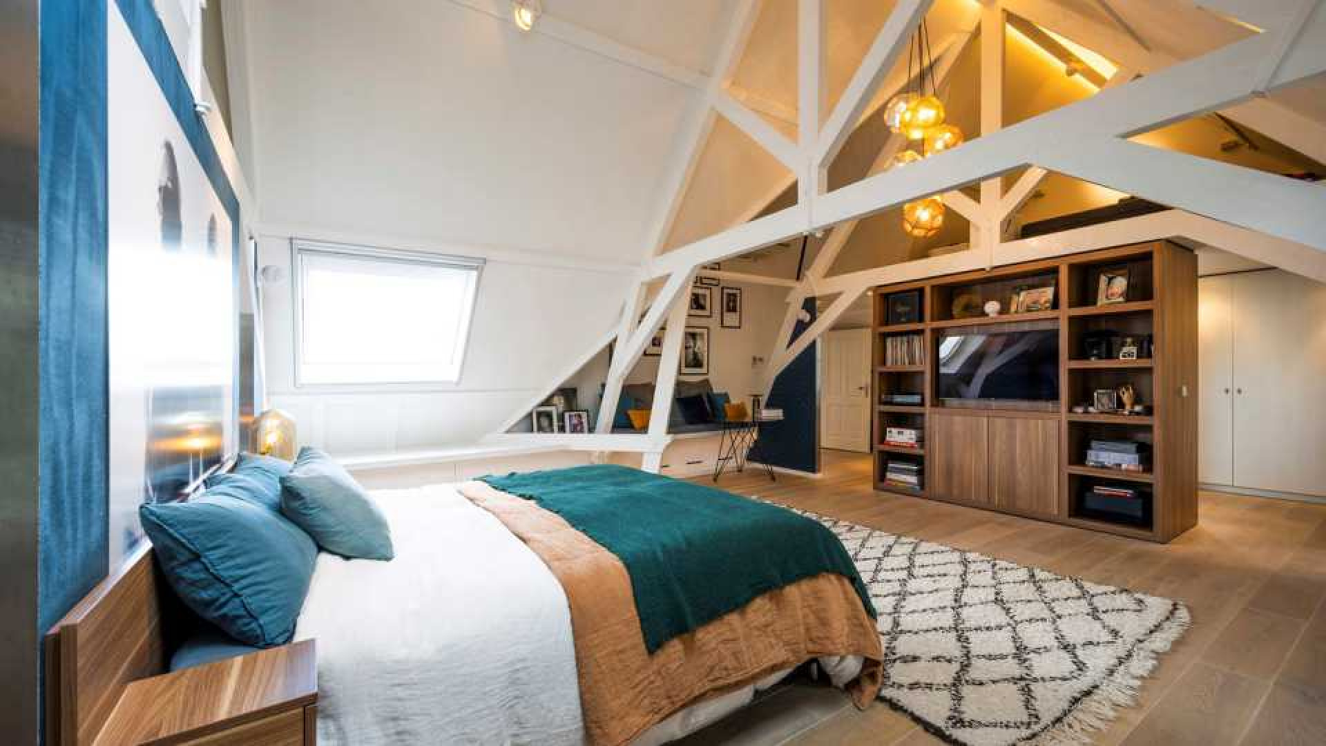VERKOCHT: SBS Shownieuws deskundige en topfotograaf William Rutten maakt gigantsche financiele klapper. Zie foto's 19