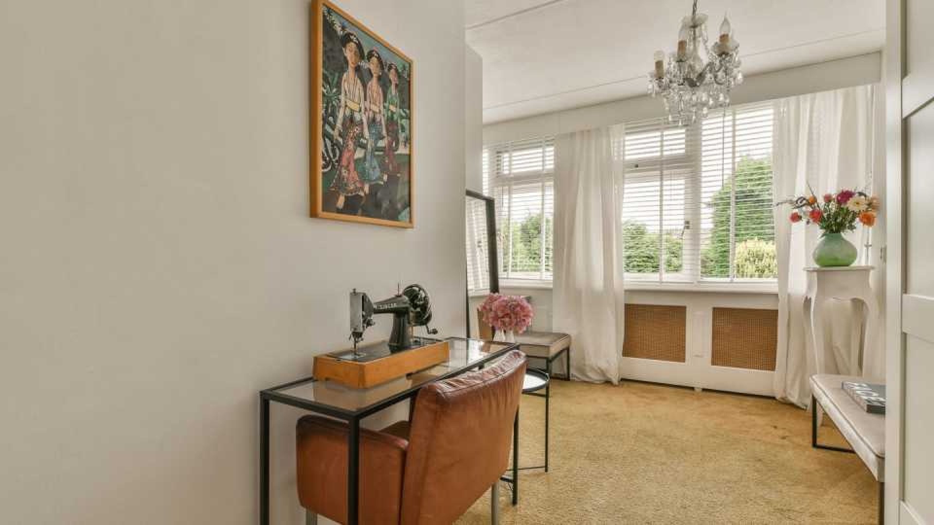 Weduwe Willibrord Frequin haalt huis om speciale reden uit de verkoop. Zie foto's