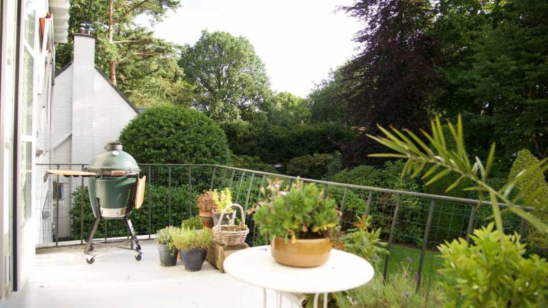 Pianiste Iris Hond, voormalig minnares Marco Borsato, scoort toch nog mooie winst na verkoop van haar appartement. Zie foto's 7