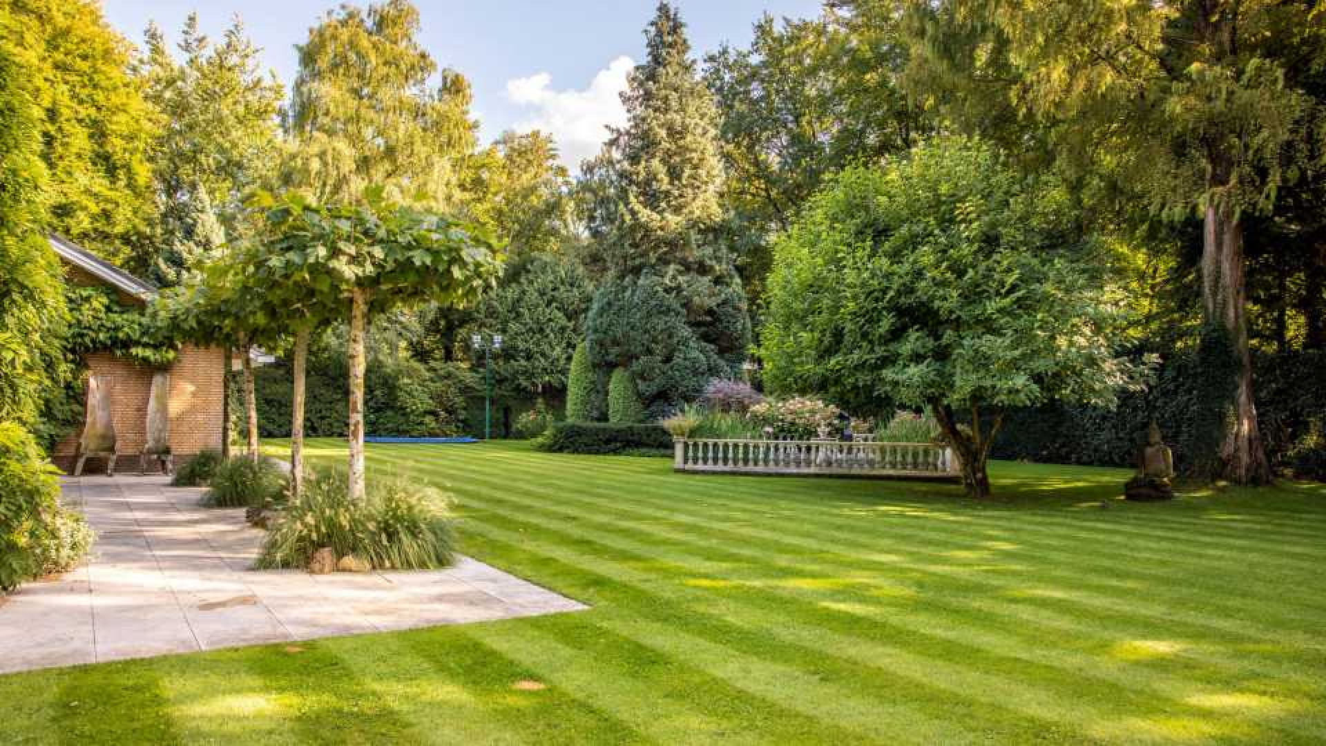 Rene Froger zet zijn villa met zwembad, tennisbaan, gym, sauna en kantoorvilla te koop. Zie foto's 4