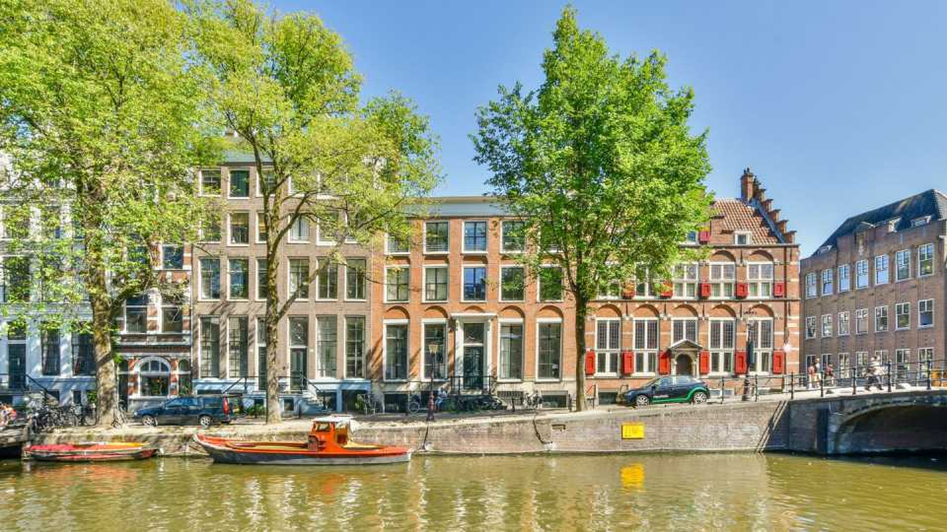 TV presentator Art Rooijakkers zet na relatiebreuk zijn Amsterdamse grachtenappartement te koop. Zie foto's 2