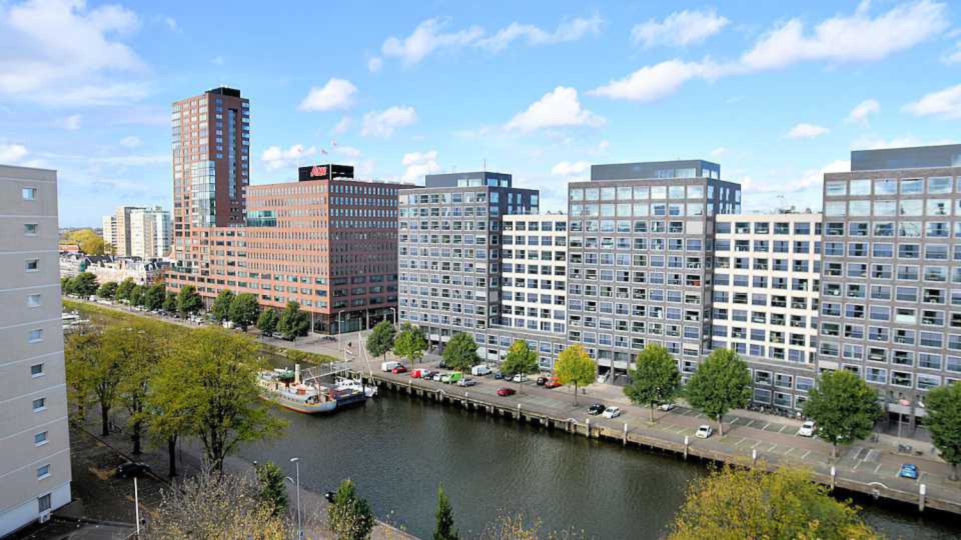 Dit is het adembenemende uitzicht van nieuw Rotterdams appartement van Lee Towers. Zie foto's