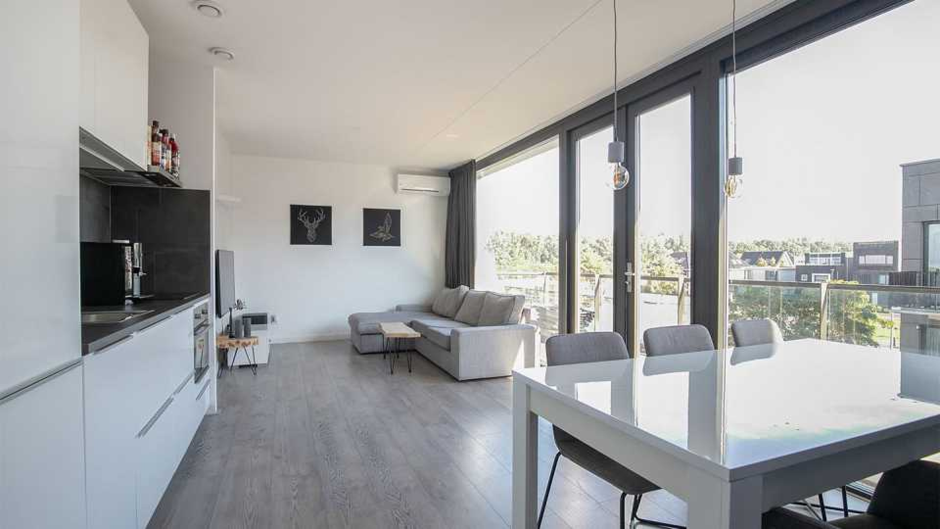 Eindelijk is vanmorgen met vette winst appartement van Dennis Schouten verkocht.  Zie foto's met 3