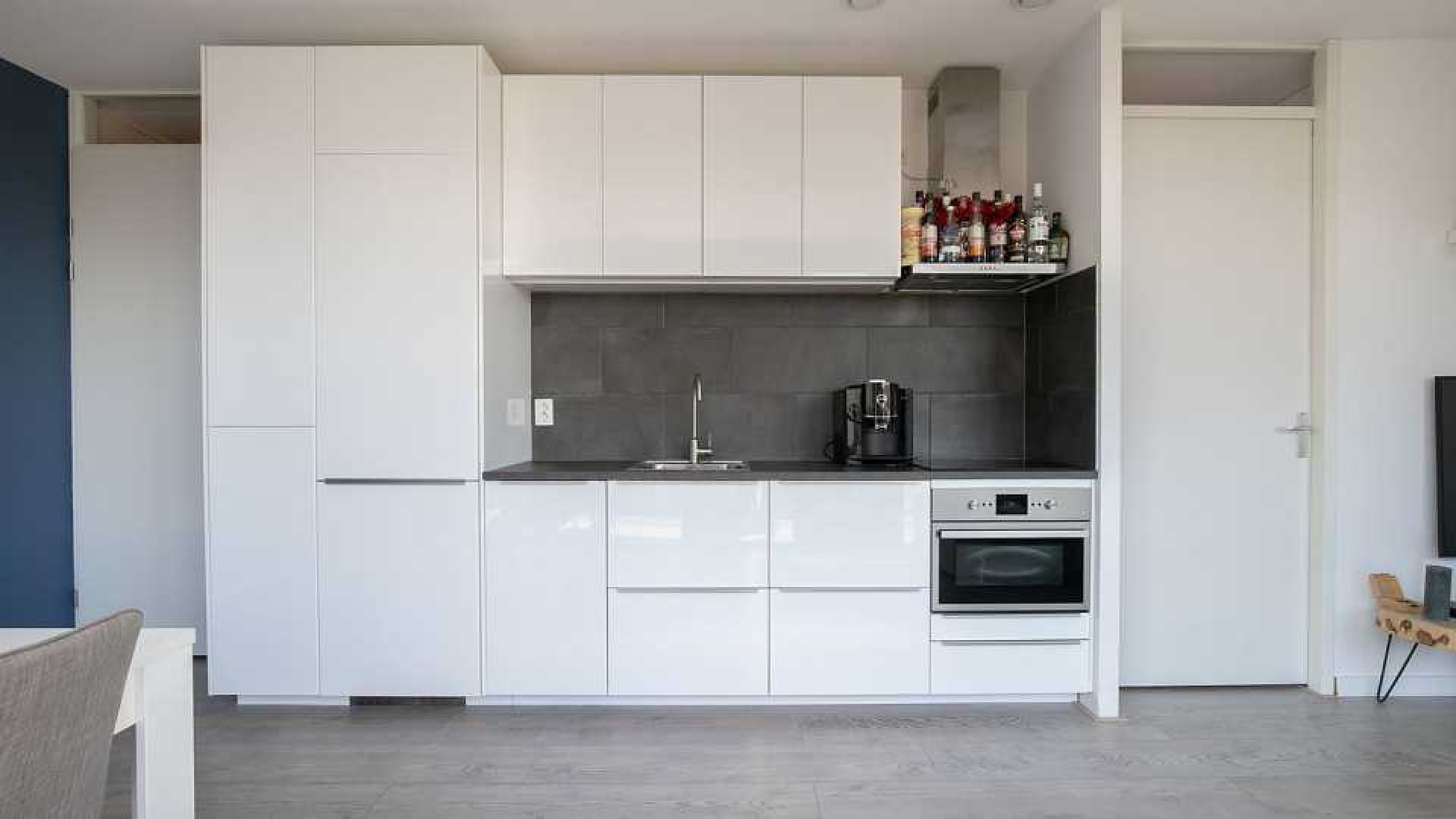 Eindelijk is vanmorgen met vette winst appartement van Dennis Schouten verkocht.  Zie foto's met 4