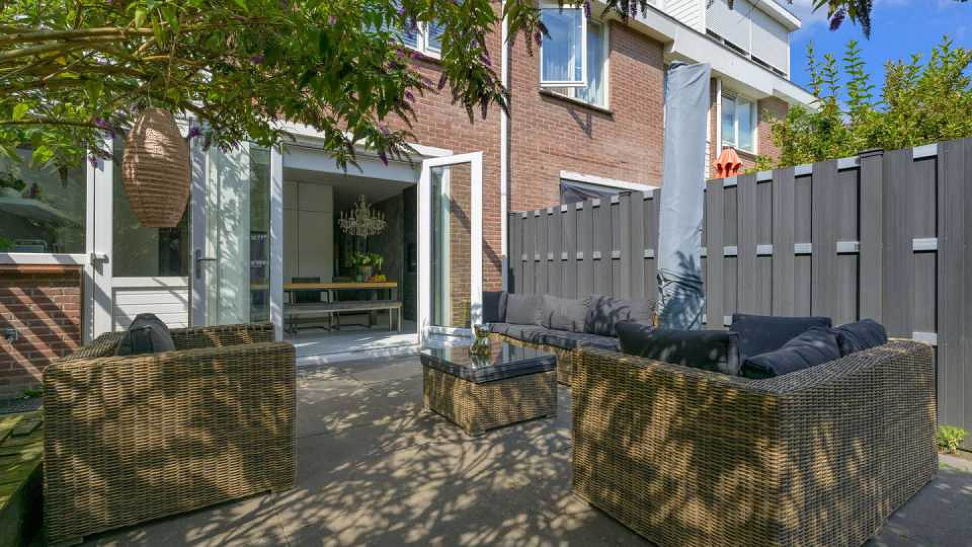 Rapper Jebroer zet zijn luxe woning te koop. Zie foto's 14