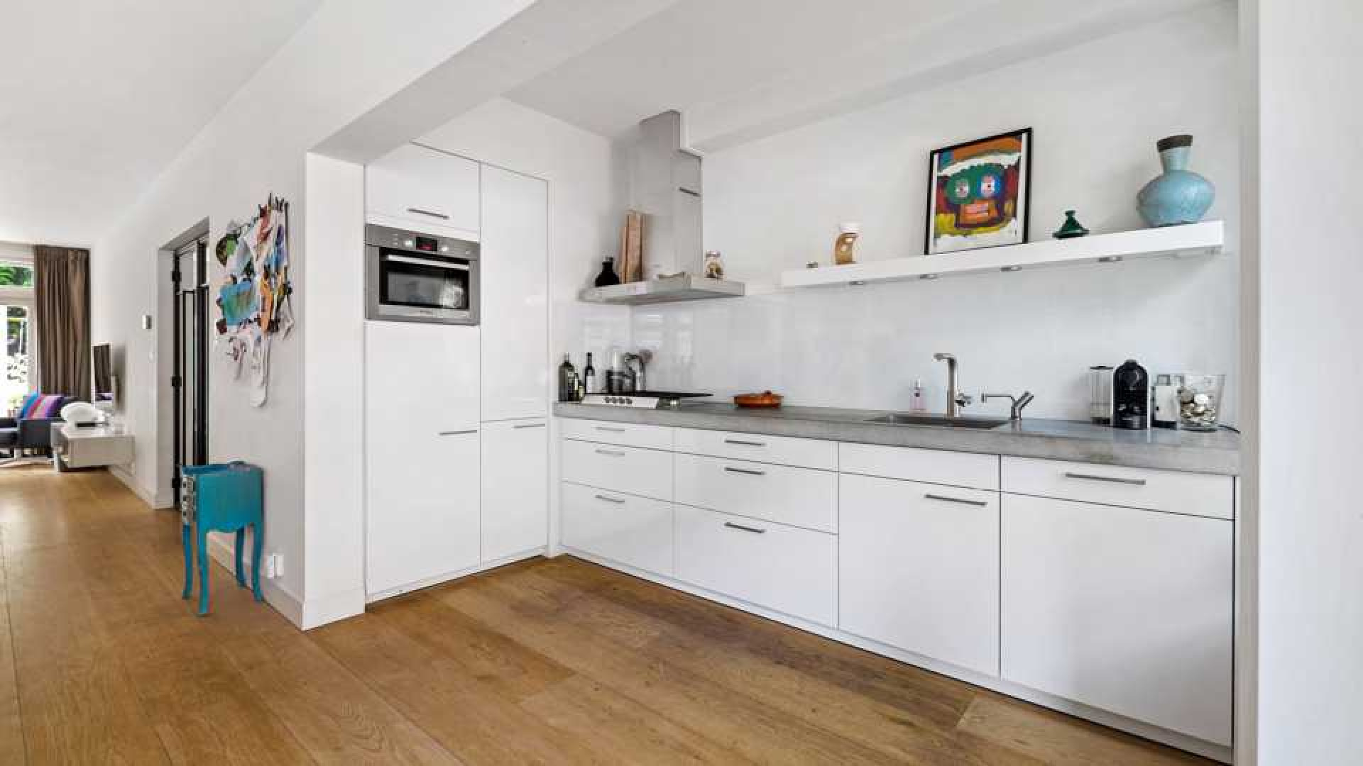 Binnenkijken in het prachtige Amsterdamse appartement van Thierry Baudet. Zie foto's 6