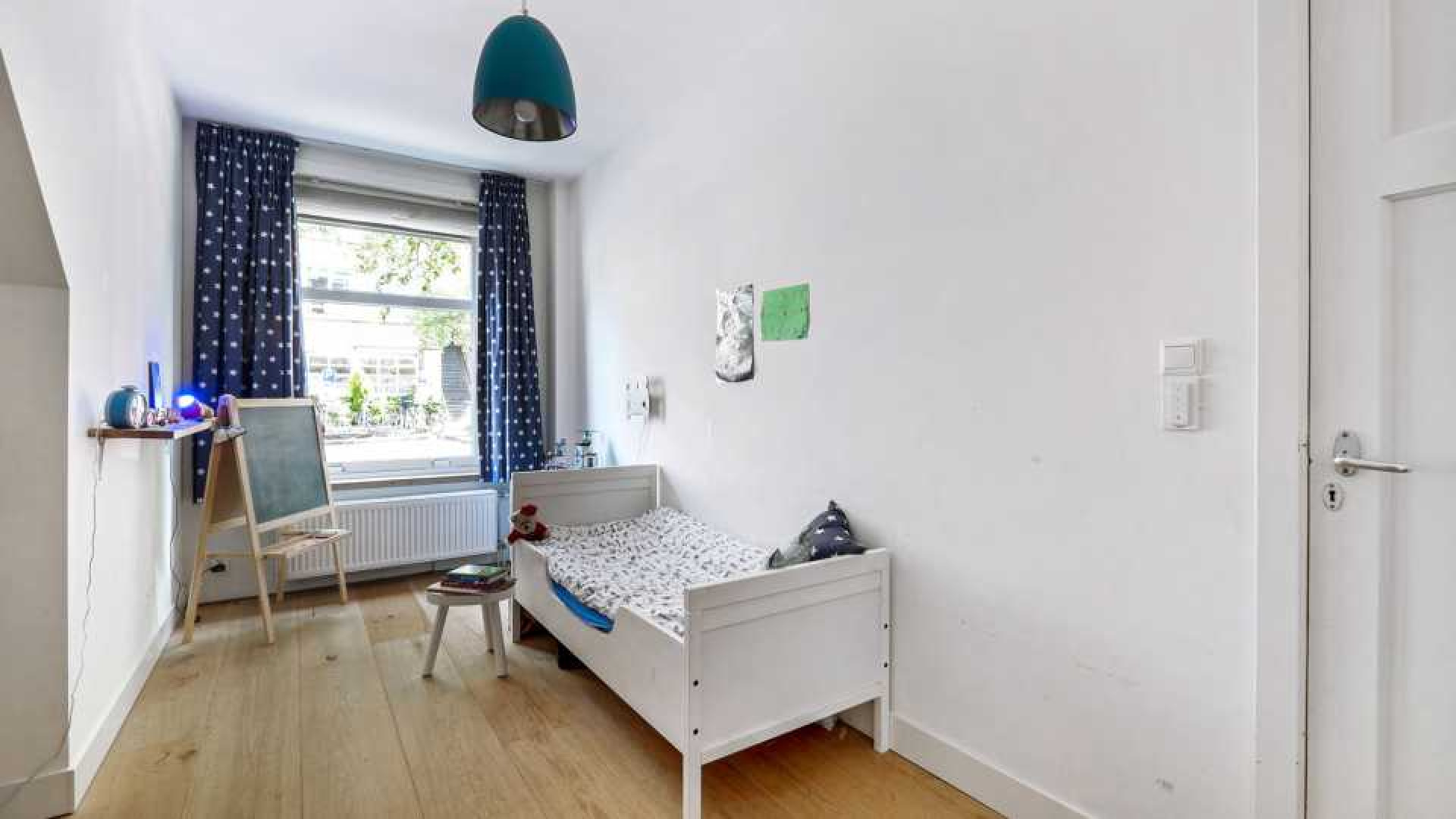 Binnenkijken in het prachtige Amsterdamse appartement van Thierry Baudet. Zie foto's 11