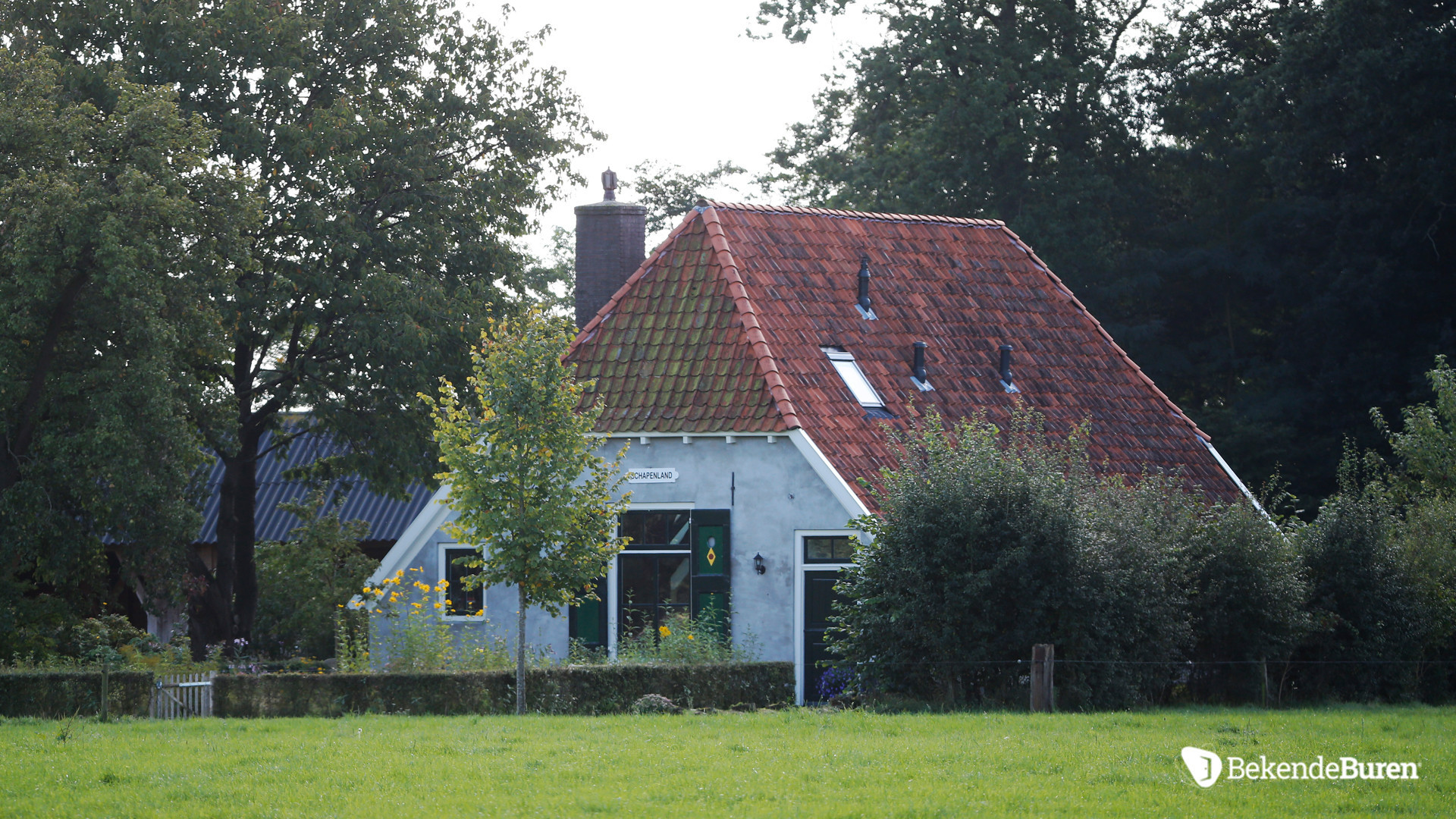 Hier houdt Matthijs van Nieuwkerk zich in deze voor hem roerige tijd schuil. Zie foto's 2