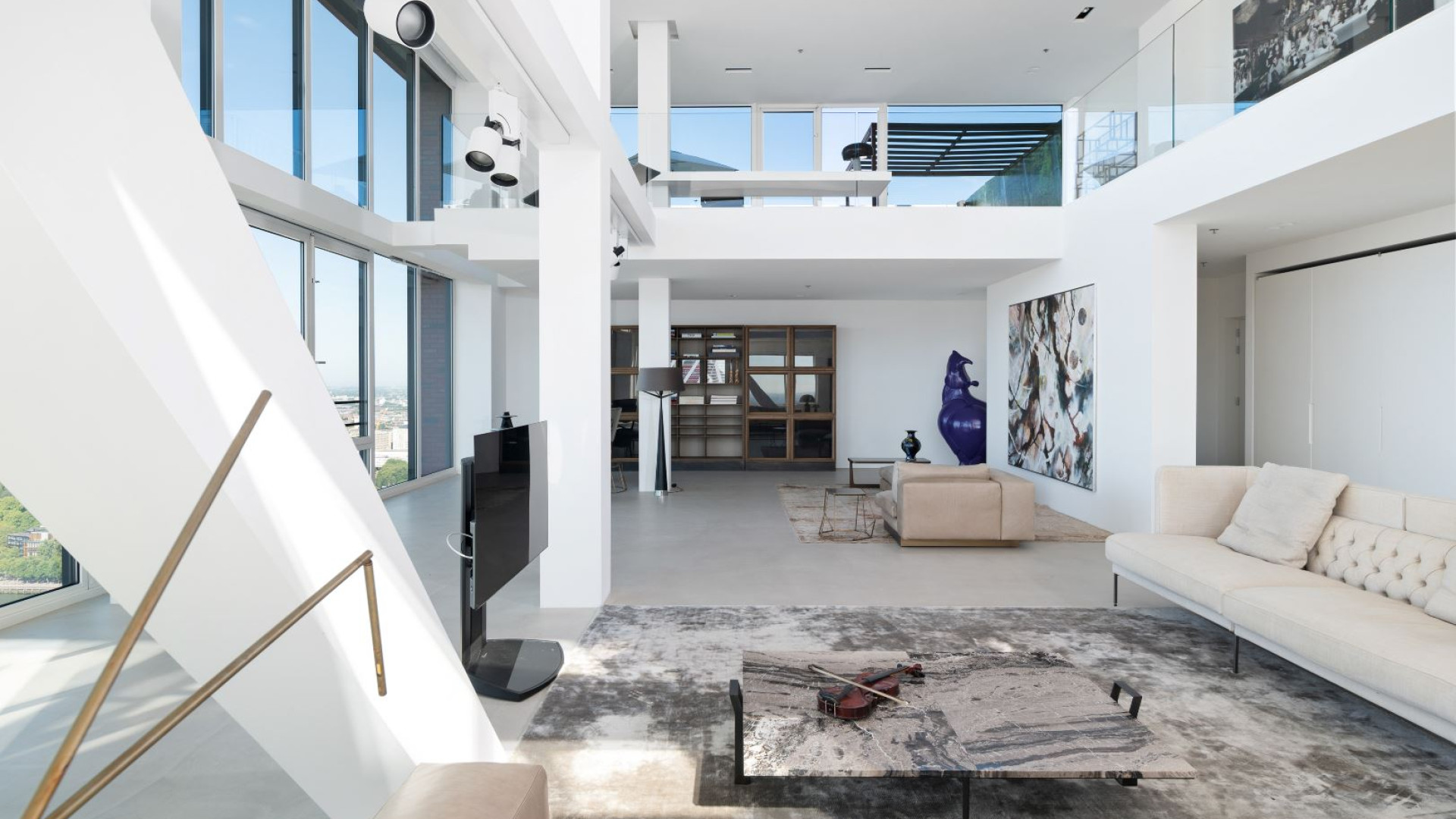 Dit is het nieuwe waanzinnig dure penthouse van Gio Latooy. ZIe foto's