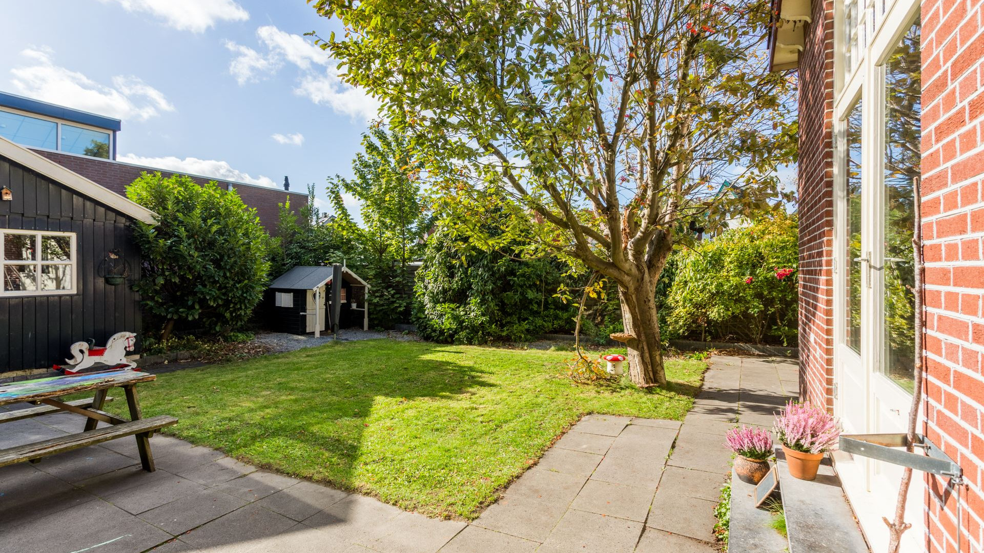 Huis Marcel van Roosmalen definitief  verkocht met deze vette winst. Zie foto's 25