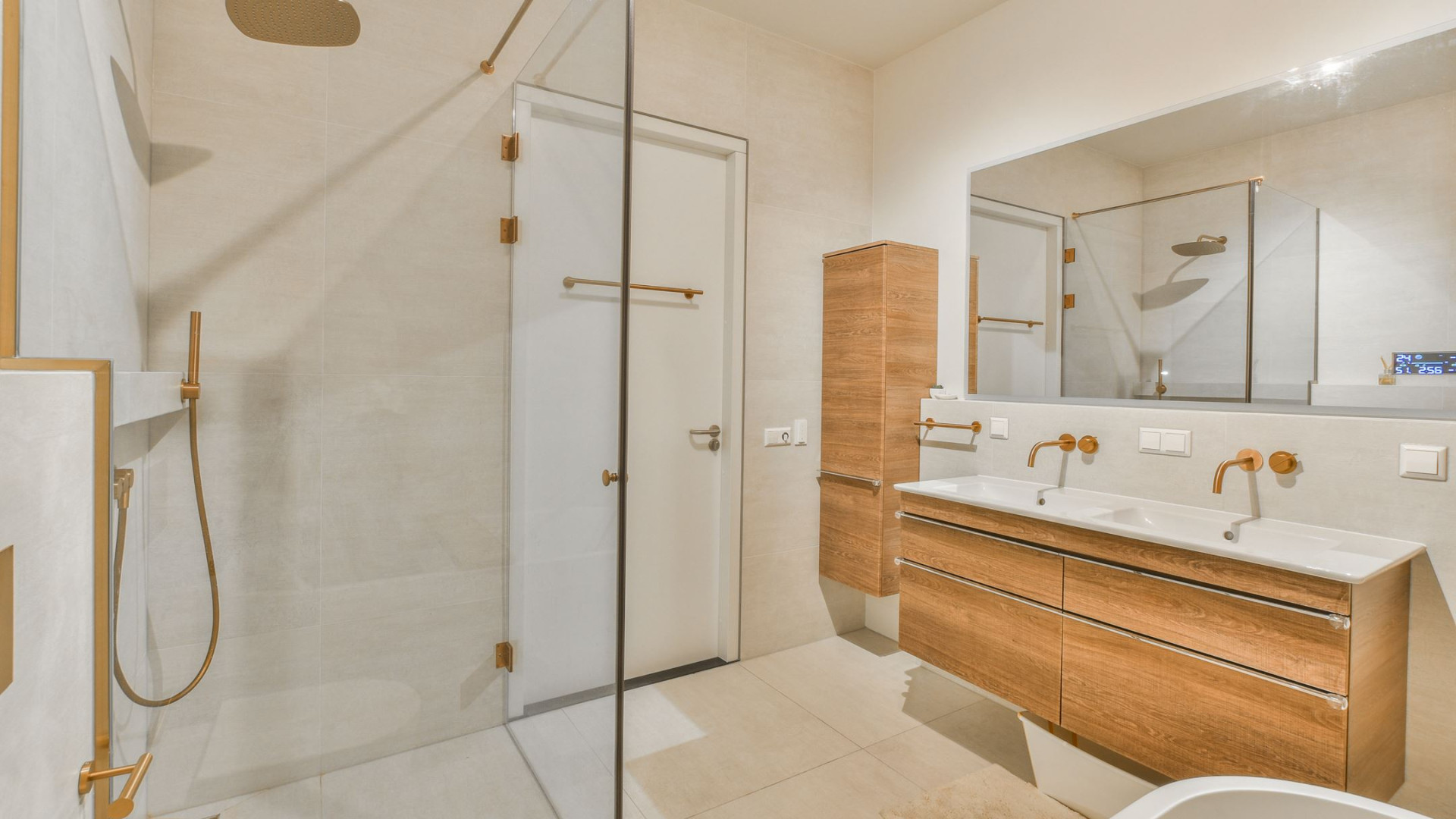Voetballer Jurrien Timber koopt dit luxe appartement aan de Amsterdamse Zuid As. Zie foto's 8