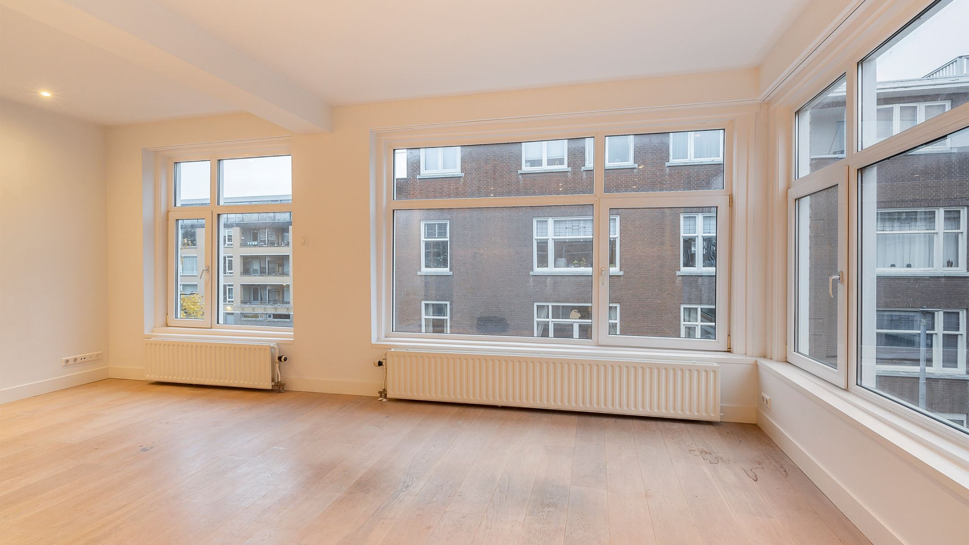 Connie Breukhoven zet luxe appartement te koop. Zie foto's 4