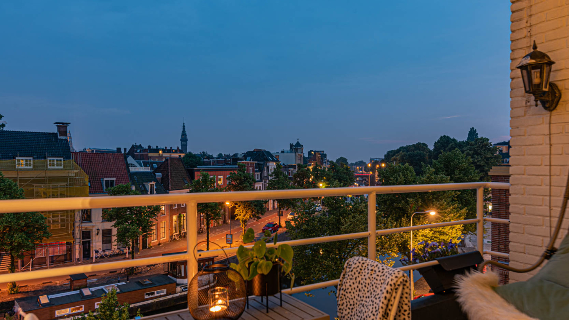 Ondanks vreemdgaan kochten Kalvijn, ofwel Kelvin Boerma, en zijn verloofde Nina dit appartement.  Zie foto's 16