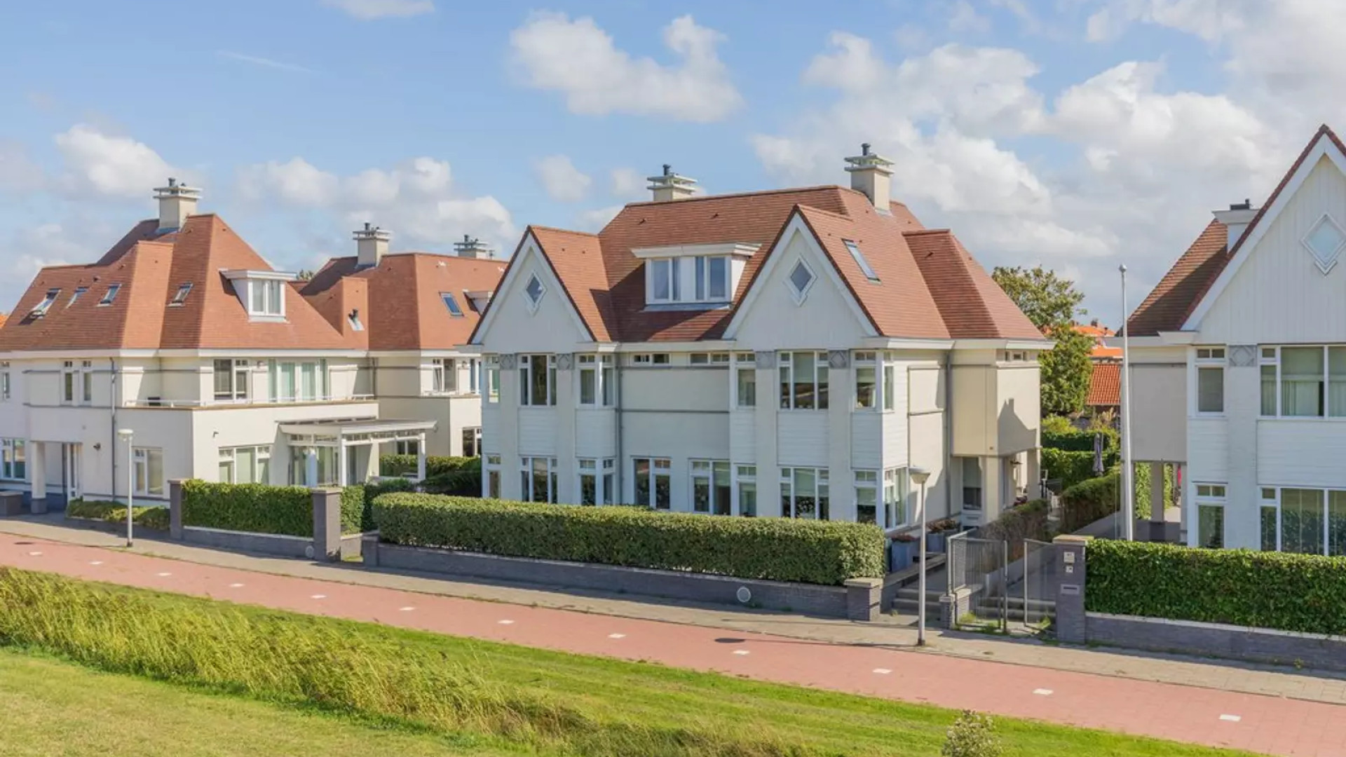 Binnenkijken in villa van cabaretiere Tineke Schouten, buurvrouw van Maxime Meiland. Zie foto's 2