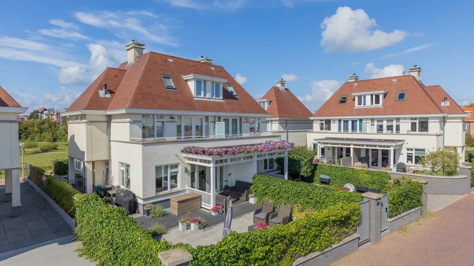 Binnenkijken in villa van cabaretiere Tineke Schouten, buurvrouw van Maxime Meiland. Zie foto's 3