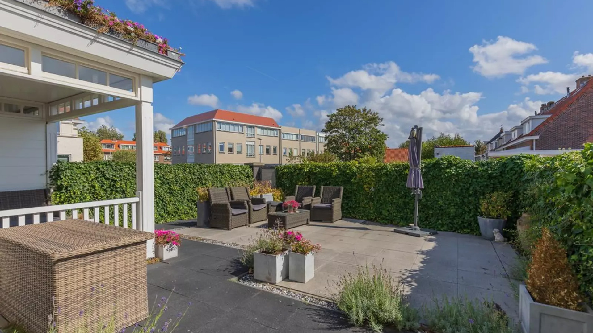 Binnenkijken in villa van cabaretiere Tineke Schouten, buurvrouw van Maxime Meiland. Zie foto's 10