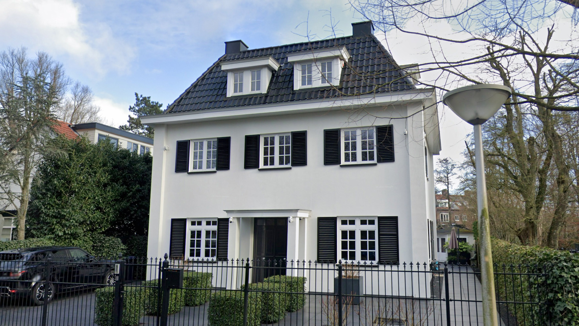 Ajax speler Steven Berghuis koopt miljoenen villa van Henk ten Cate. Zie foto's 4