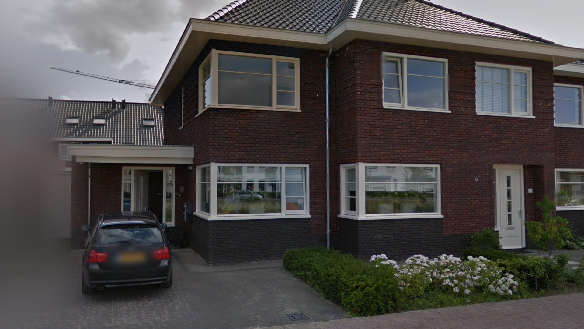 Dit is de twee onder 1 kapwoning van voetballer Wout Weghorst. Zie foto's 2