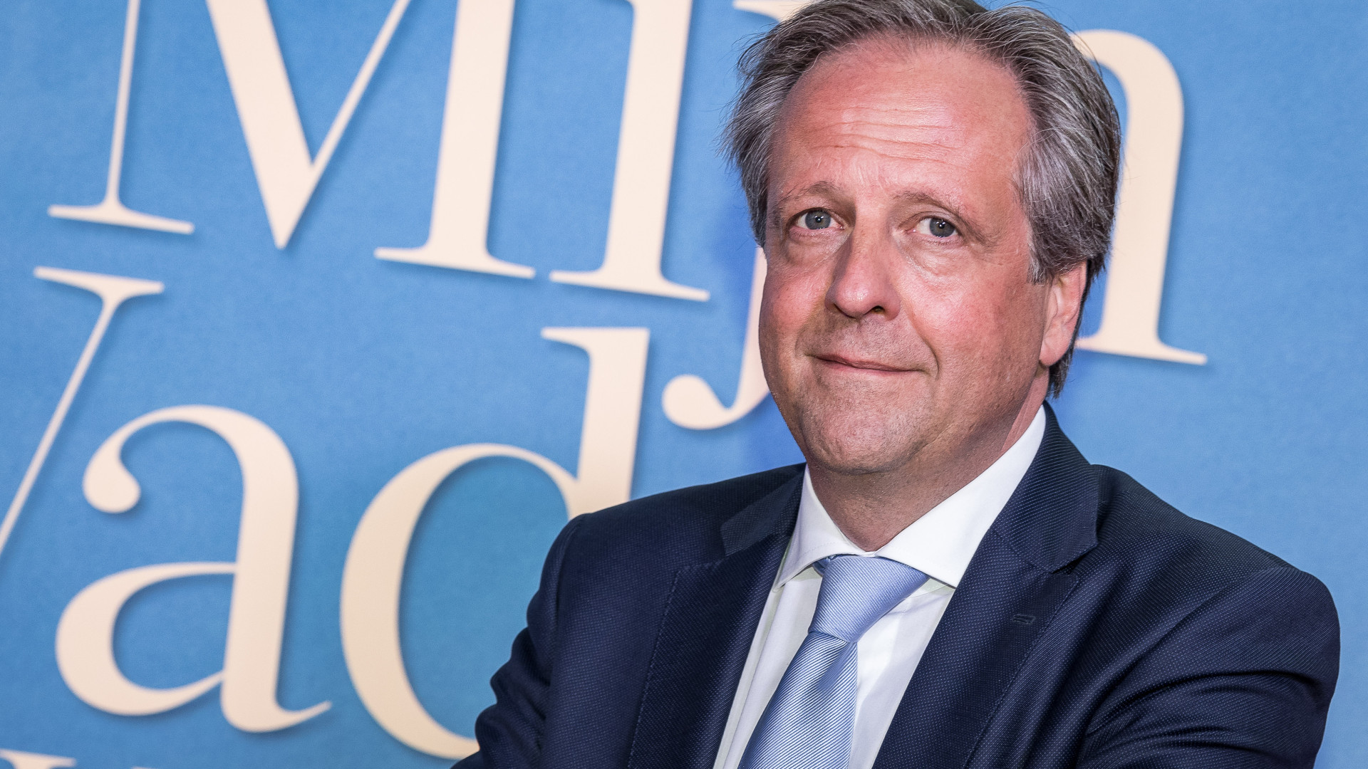 D'66 bobo Alexander Pechtold verkoopt zijn scheidings villa onder de vraagprijs, maar scoort paar ton euro winst. Zie foto's 11