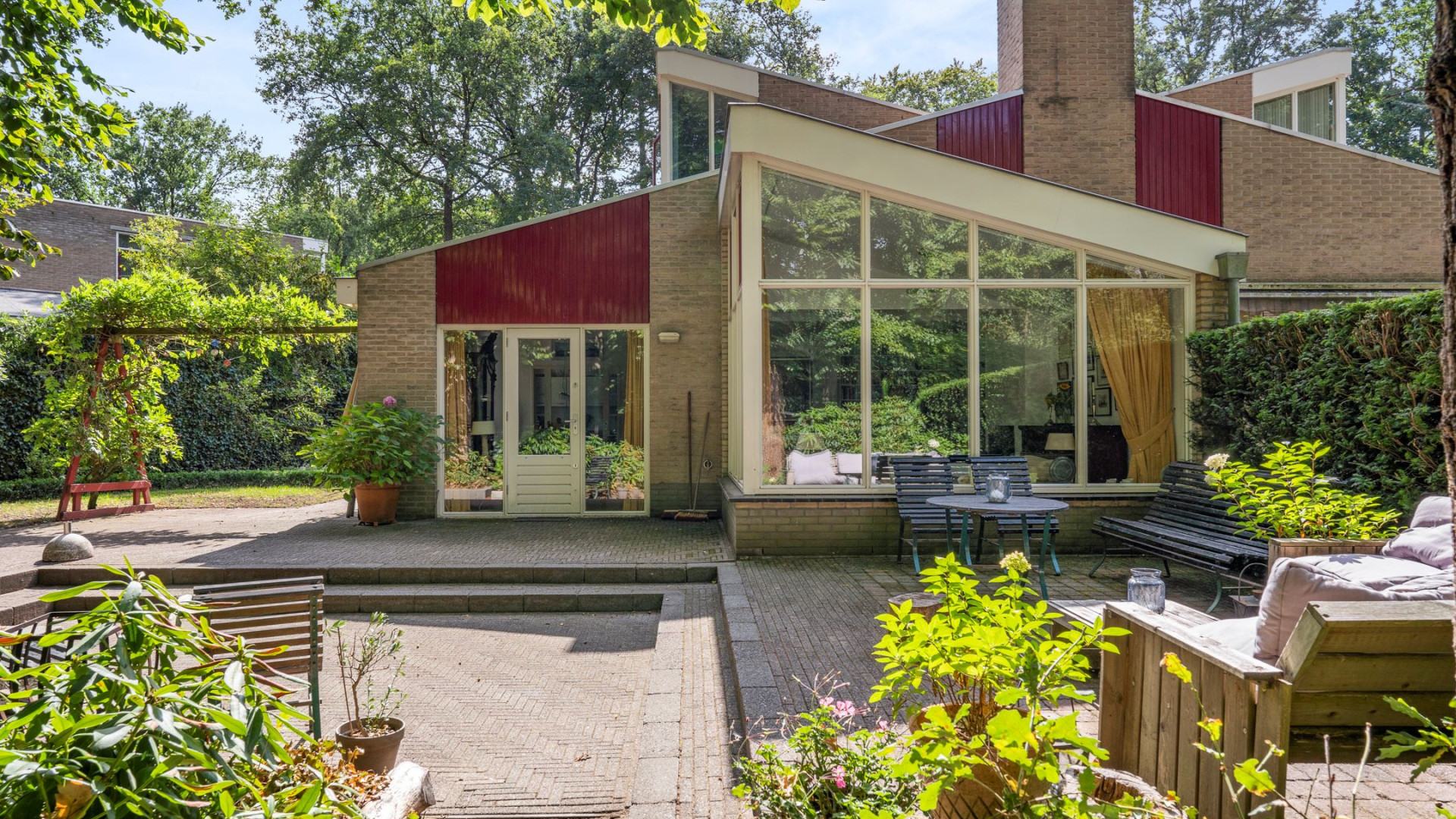 D'66 bobo Alexander Pechtold verkoopt zijn scheidings villa onder de vraagprijs, maar scoort paar ton euro winst. Zie foto's 19
