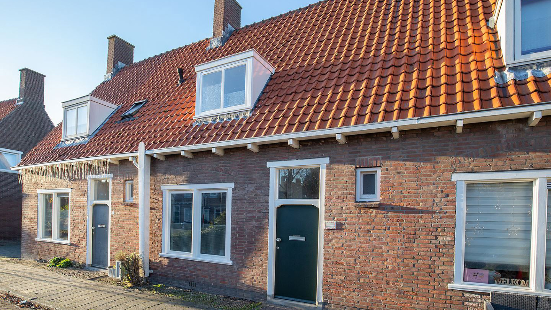 Danny Vera koopt deze woning in Middelburg. Zie foto's 2