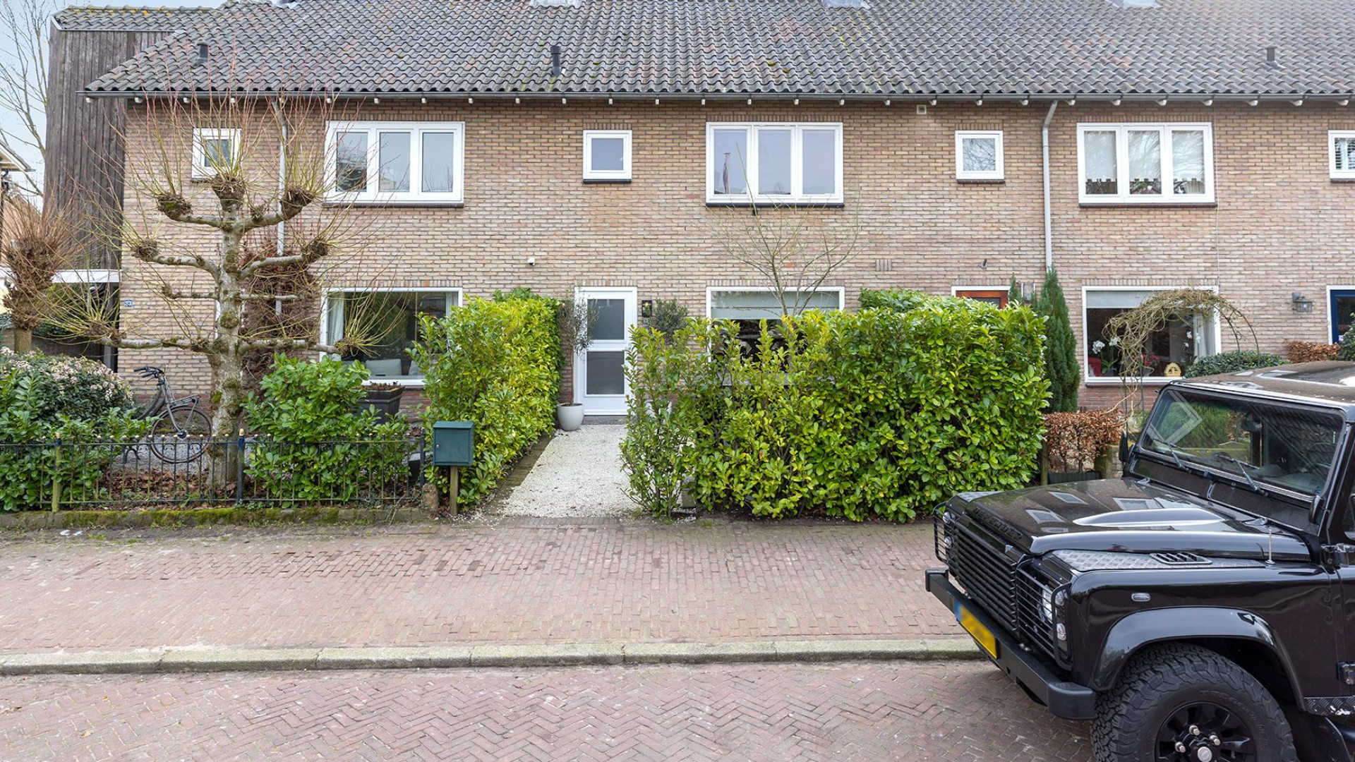 Vivian Reijs zet na twee maanden haar huis tonnen duurder te koop. Zie foto's 1