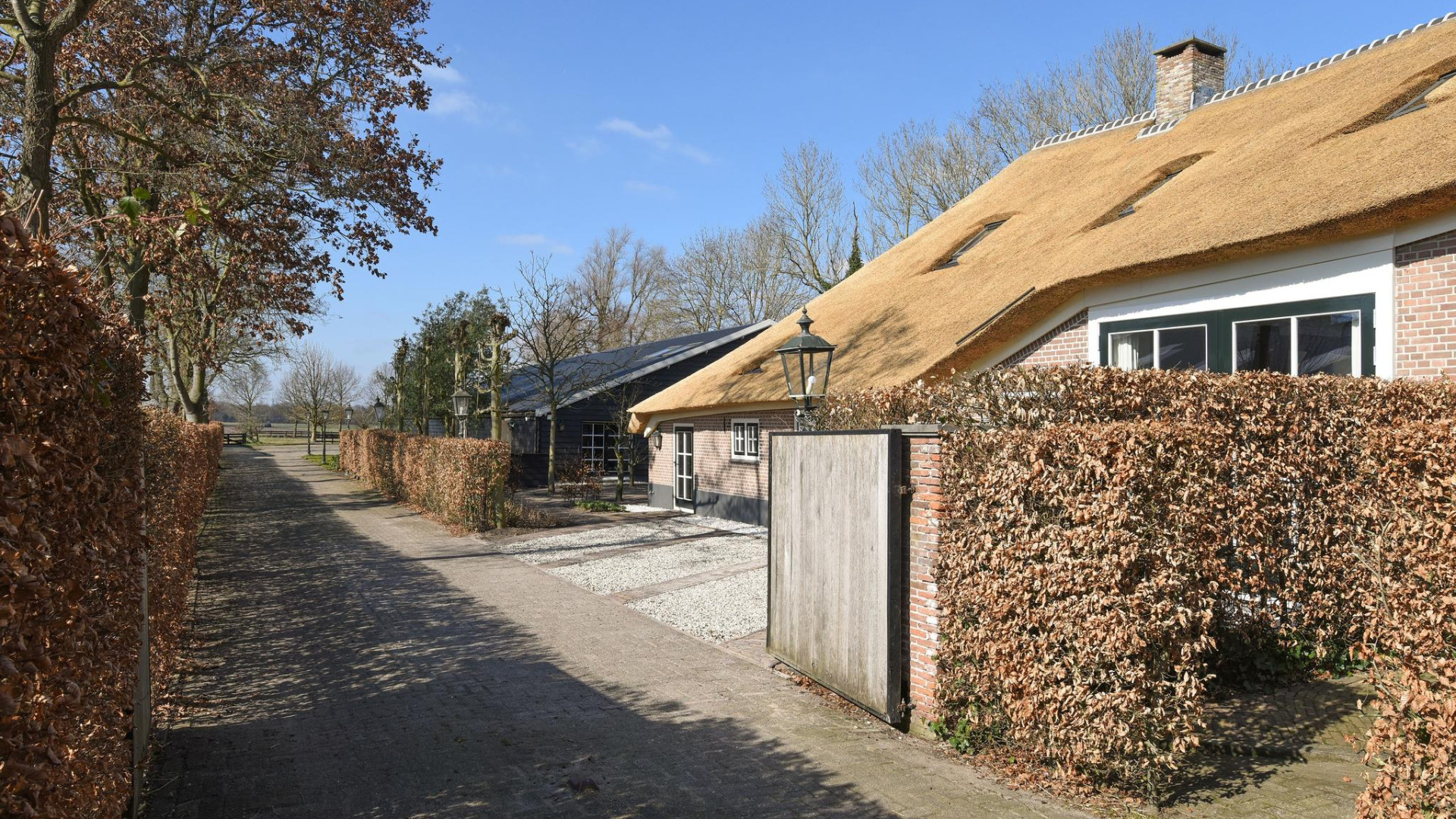 SBS Shownieuws deskundige William Rutten koopt deze miljoenen kostende boerderij. Zie foto's 28