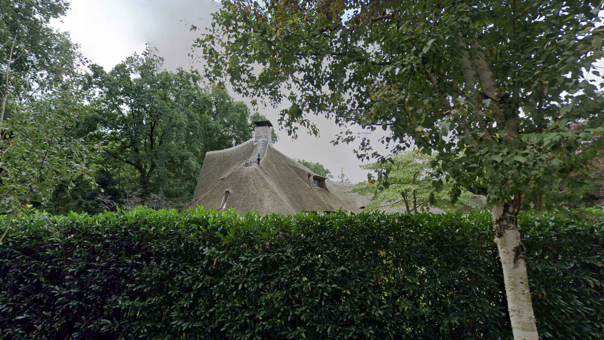 Hier zit Jeroen Rietbergen ondergedoken. Zie foto's 3