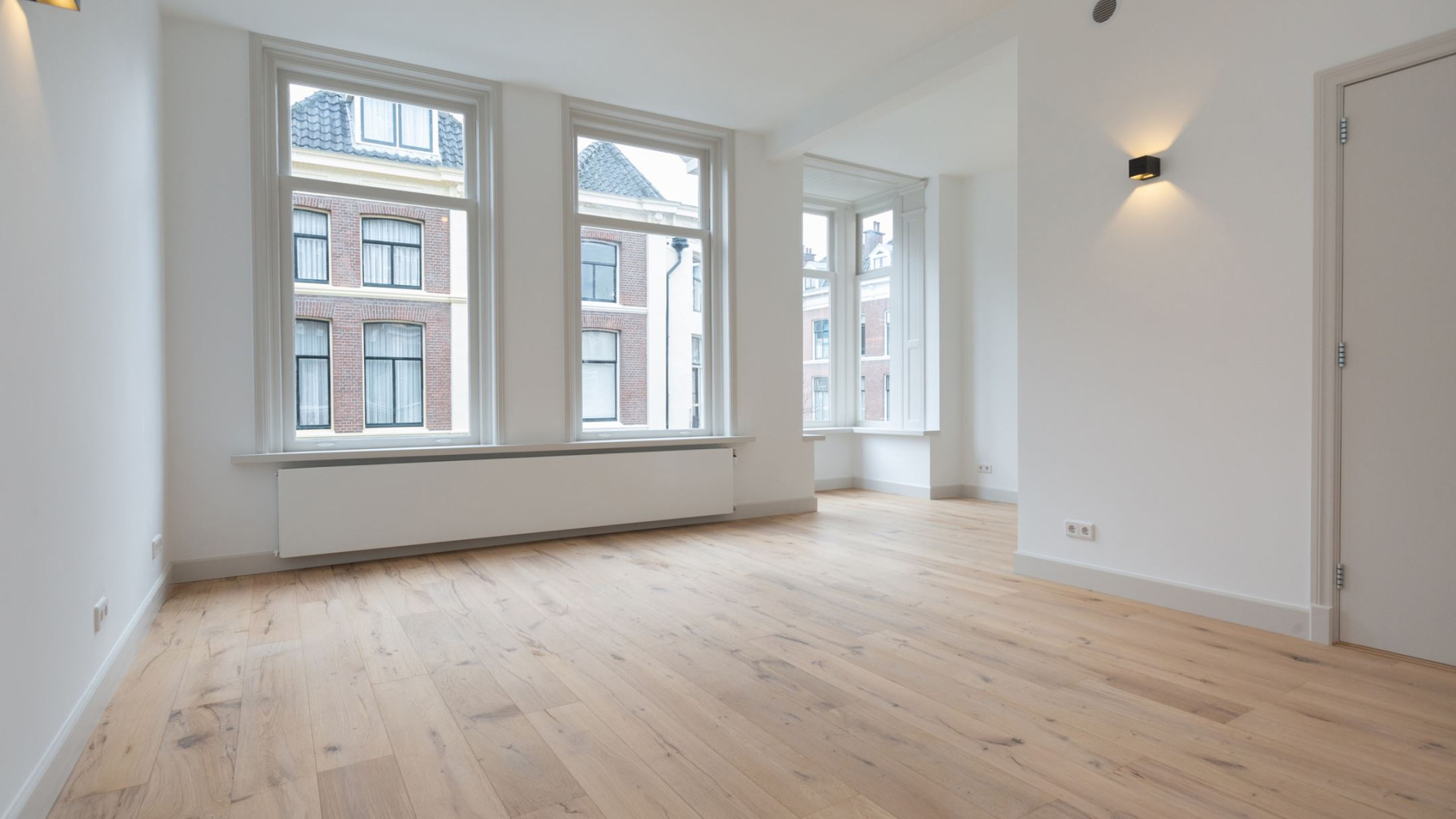 Verrader Tyl Beckand verhuurt zijn Haagse appartement. Zie foto's 11