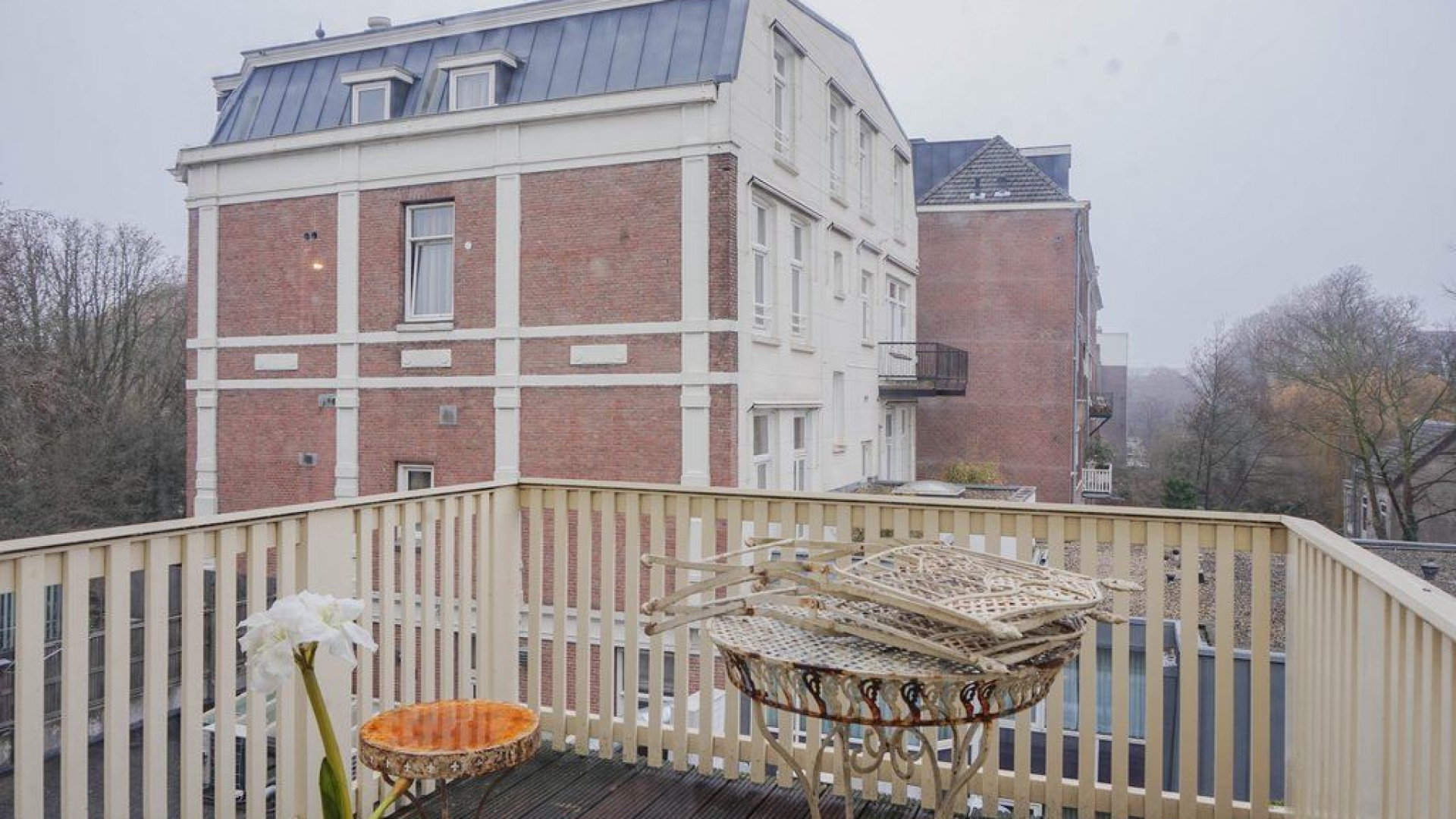 Trijntje Oosterhuis zet haar dubbele appartement te huur in Amsterdam Oud Zuid. Zie foto's 7