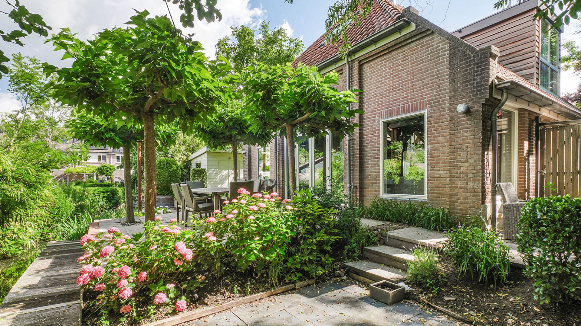 Saxofoniste Candy Dulfer koopt prachtige woonboerderij in Amsterdam. Zie alle foto's
