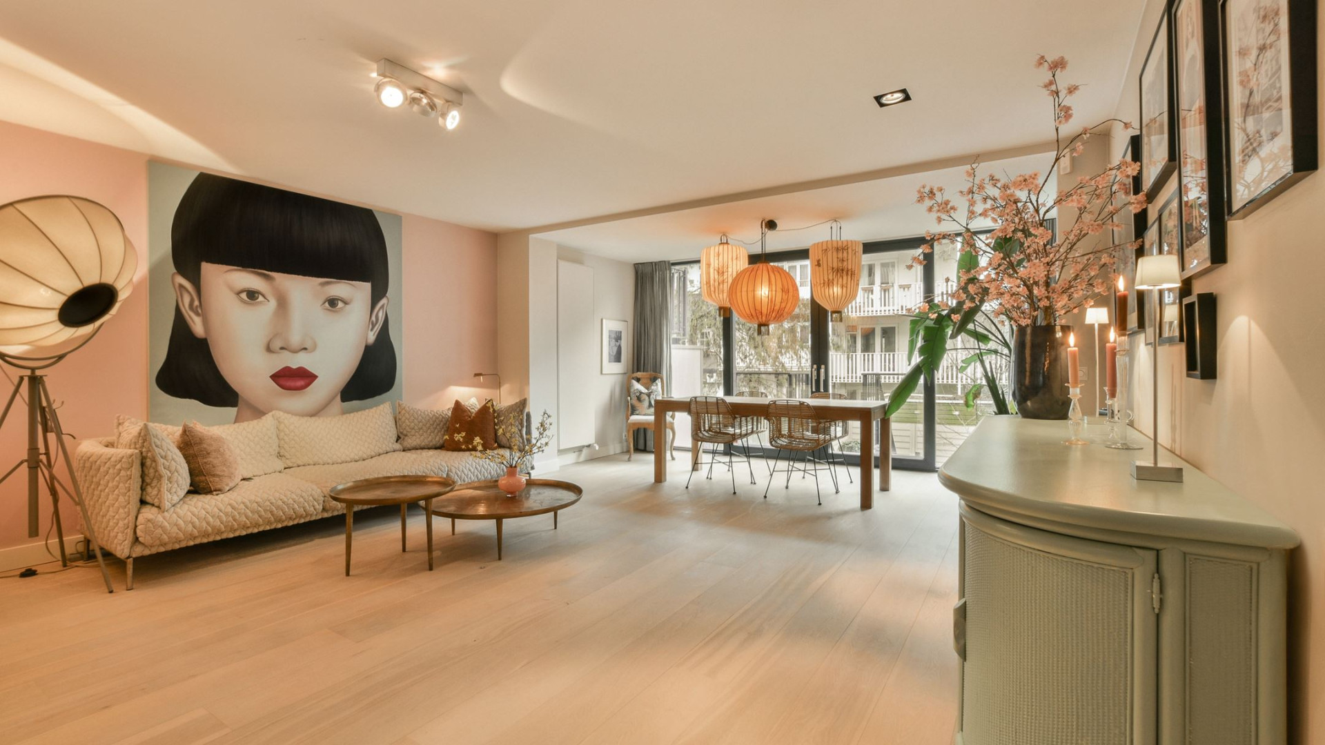 Candy Dulfer zet haar prachtige luxe dubbele benedenhuis in Amsterdam te koop. Zie alle binnenfoto's 1