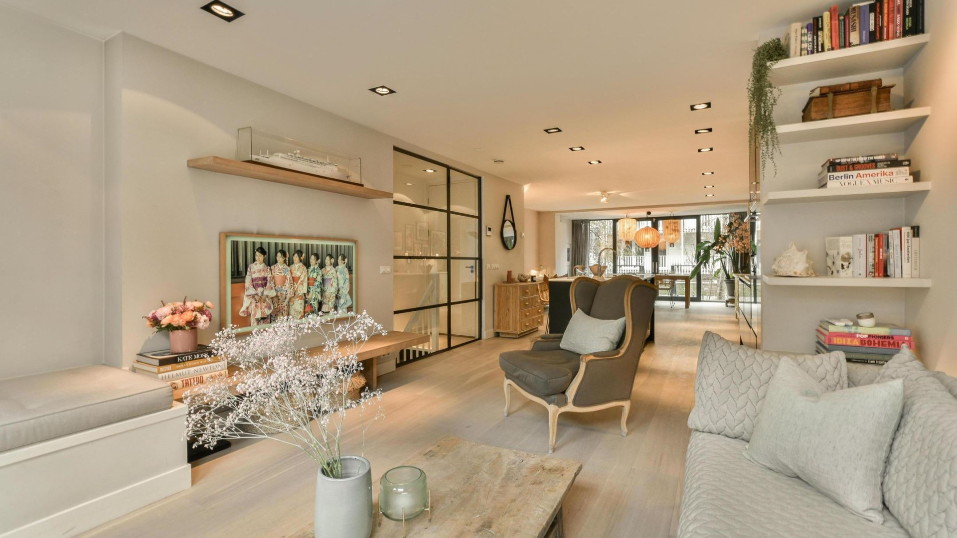 Candy Dulfer zet haar prachtige luxe dubbele benedenhuis in Amsterdam te koop. Zie alle binnenfoto's