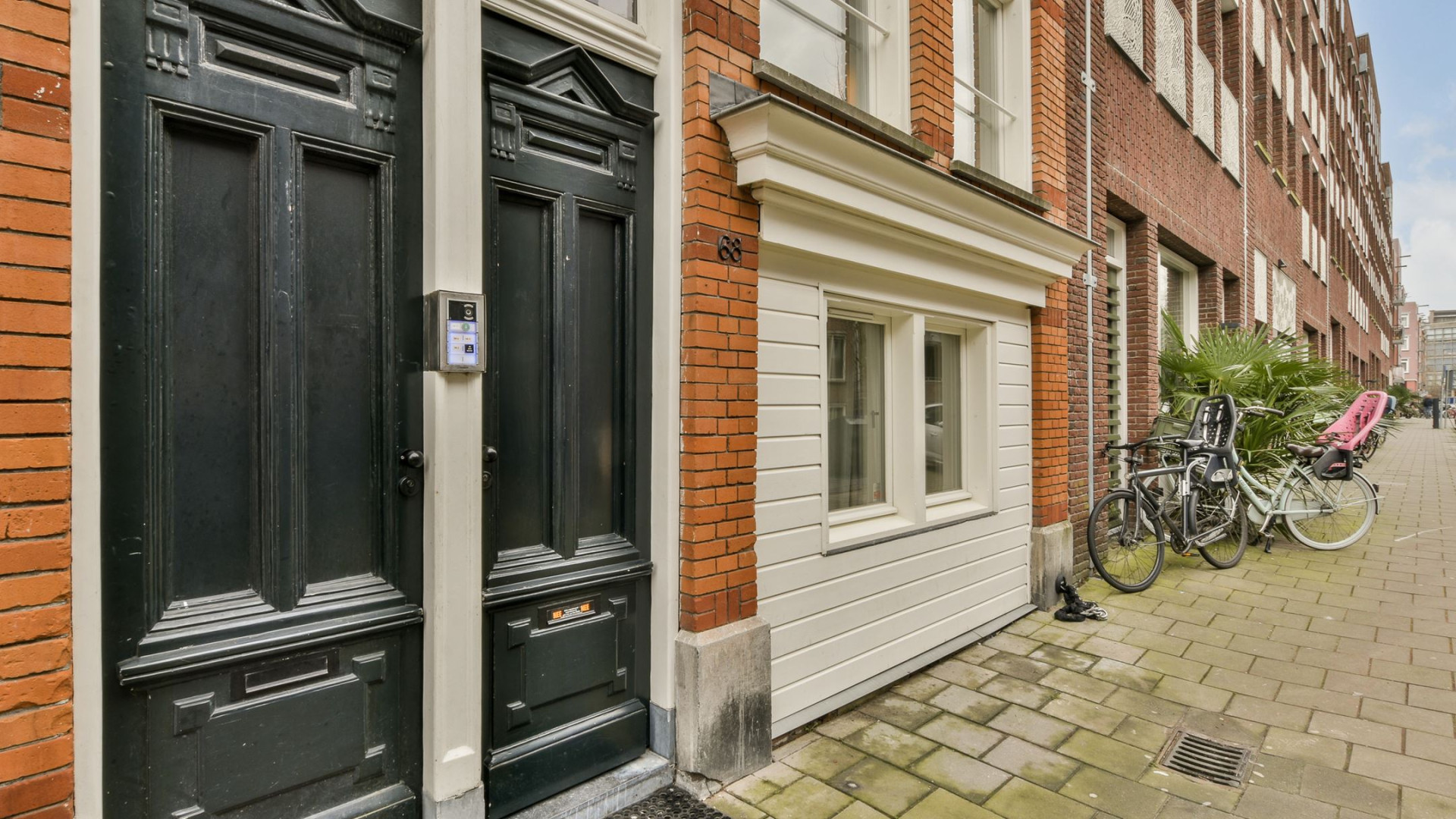 Candy Dulfer zet haar prachtige luxe dubbele benedenhuis in Amsterdam te koop. Zie alle binnenfoto's 14
