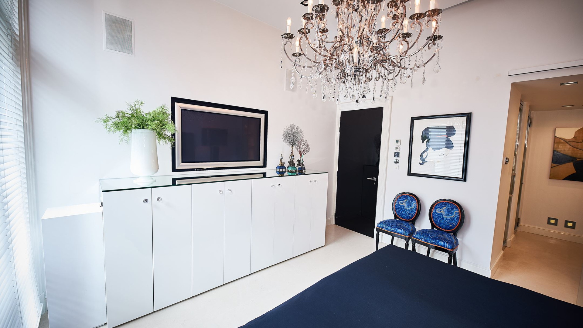 Connie Breukhoven zet haar PC Hooftstraat maisonnette in Amsterdam geheel gemeubileerd te huur. ZIe de prachtige binnenfoto's 23