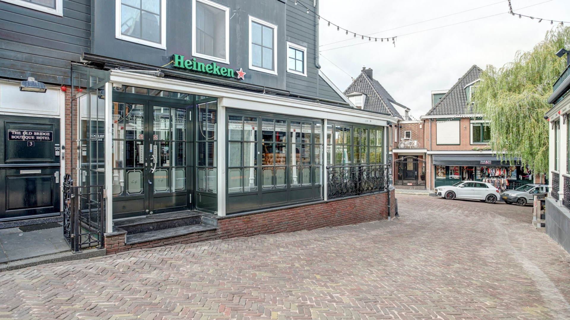 Sonja Bakker zet haar eigen hotel in Volendam te koop. Zie foto's 2
