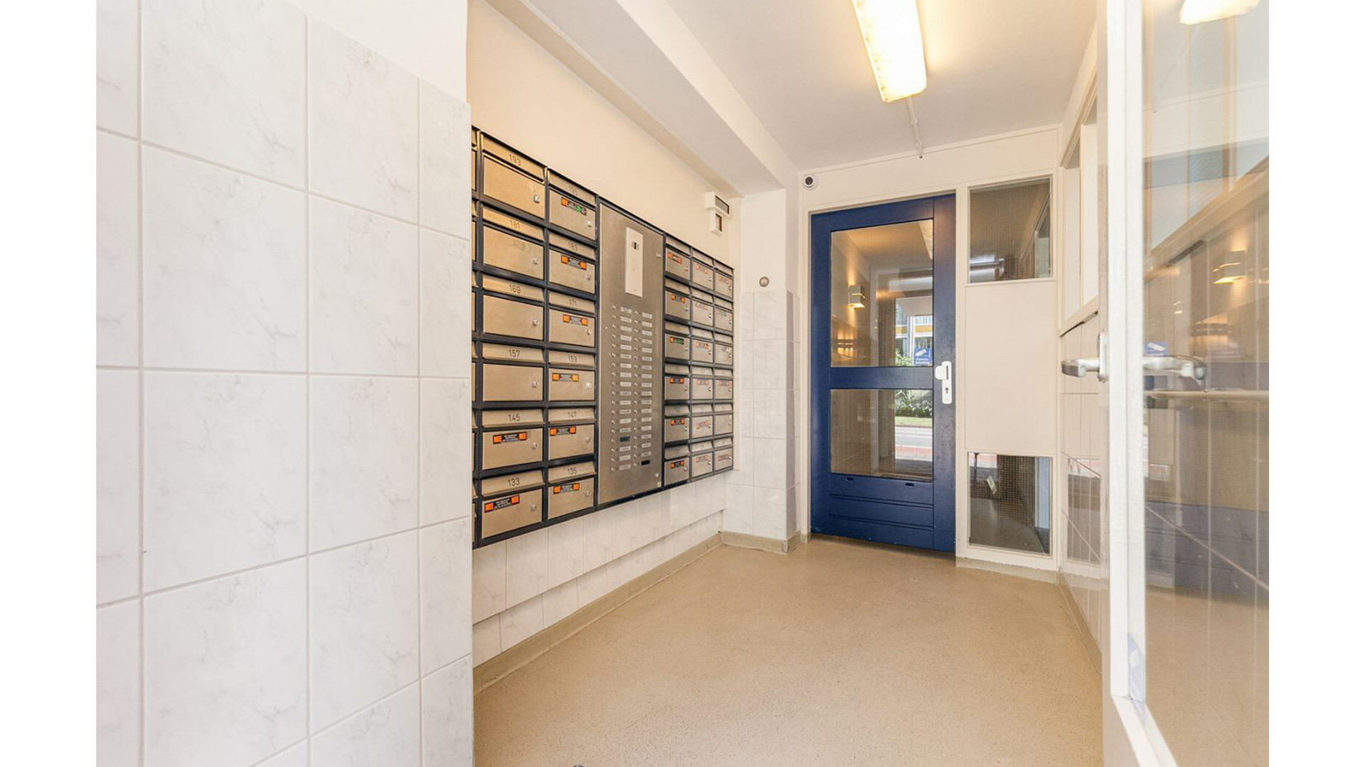 Ex Formule 1 coureur Robert Doornbos verhuurt tijdelijk zijn appartement  in Amsterdam, maar is hij in overtreding? Zie foto's 7