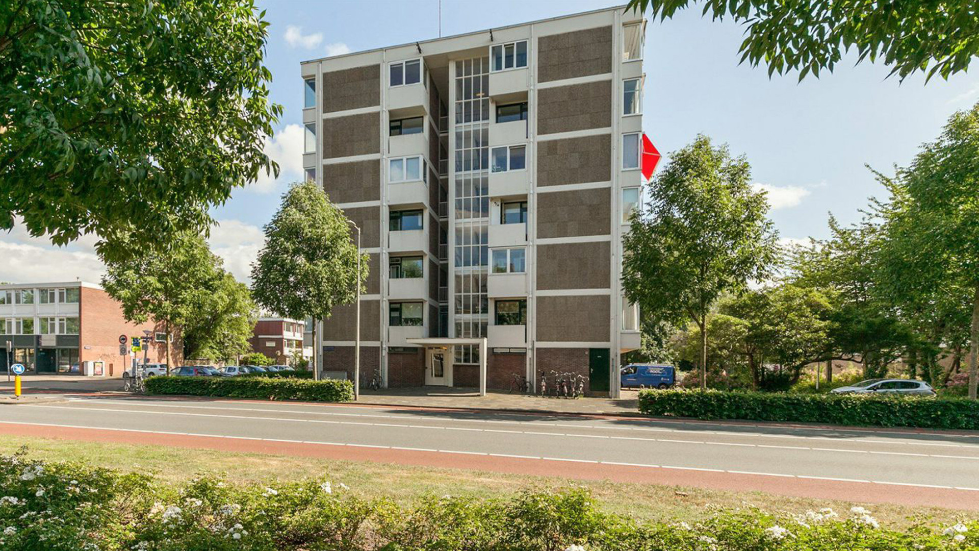 Kocht Robert Doornbos dit appartement op zijn naam voor zijn vermeende buitenechtelijke avontuurtjes? Zie foto's 5